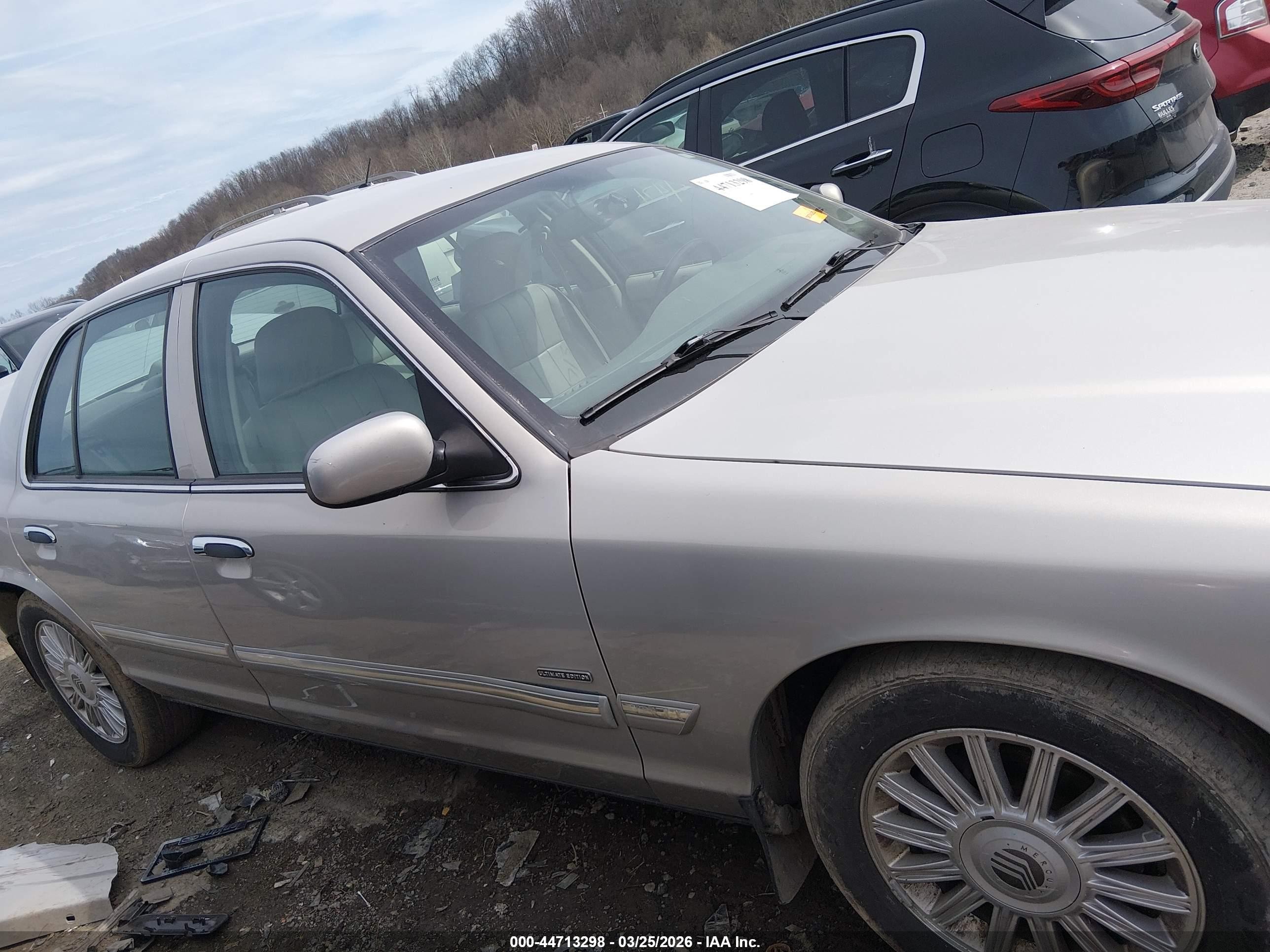 2010 Mercury Grand Marquis Ls (fleet Only) Серебряный vin: 2MEBM7FV1AX633438