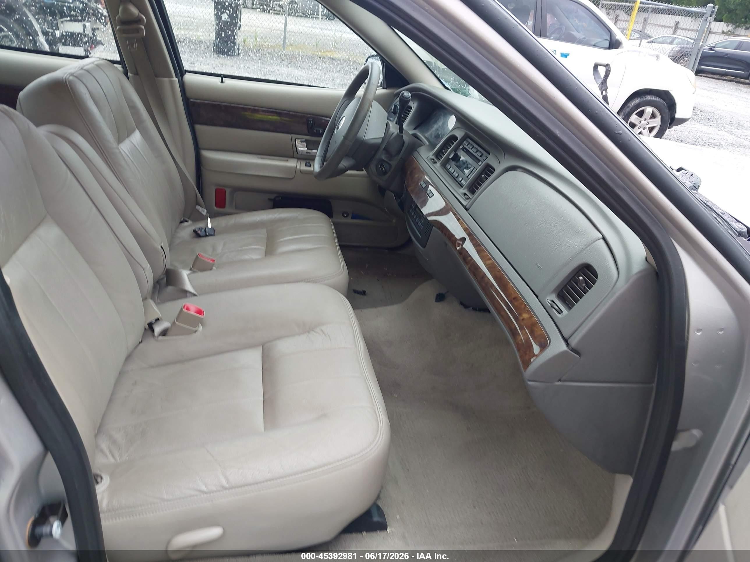 2010 Mercury Grand Marquis Ls (fleet Only) Серебряный vin: 2MEBM7FV1AX634640