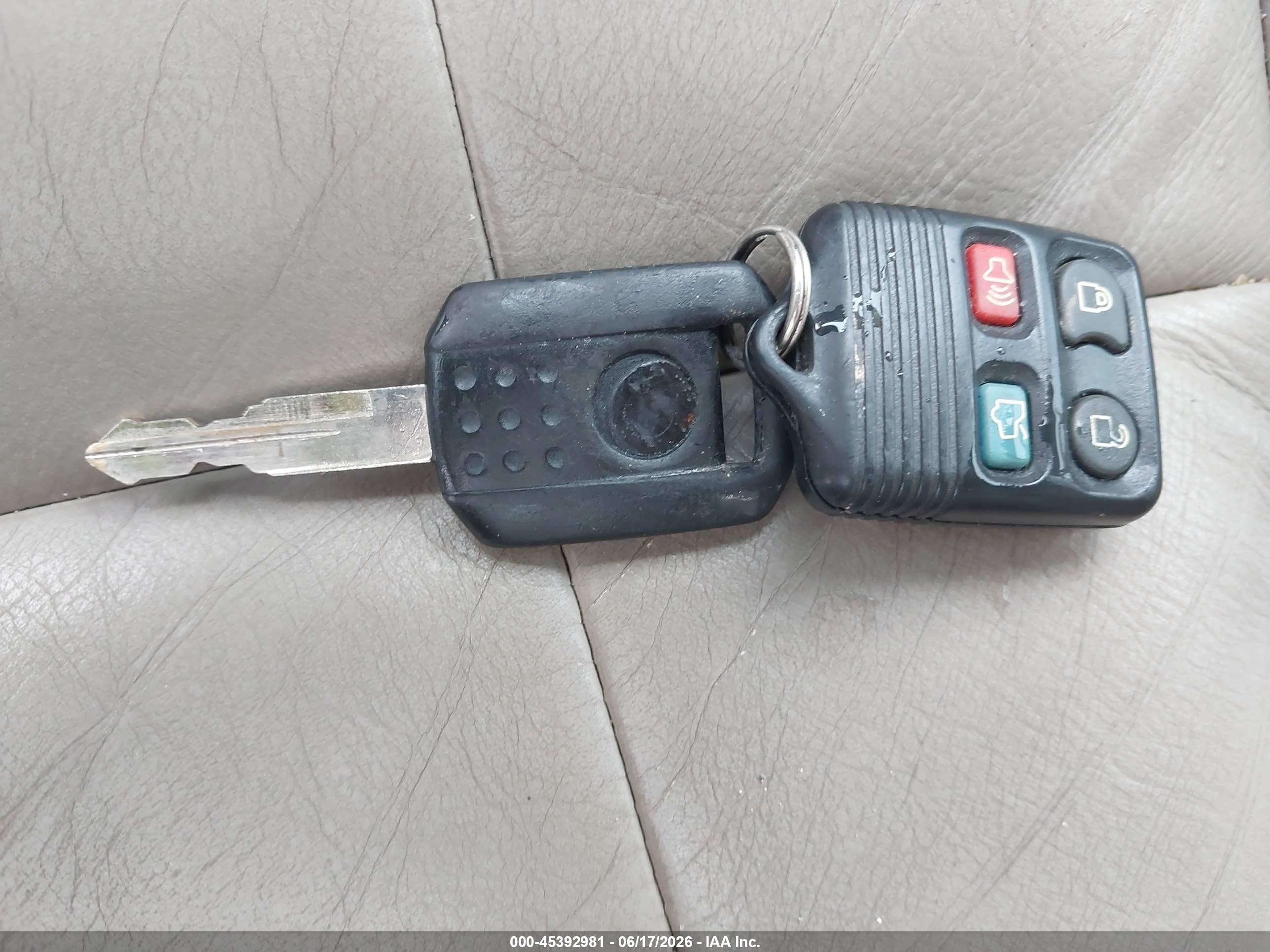 2010 Mercury Grand Marquis Ls (fleet Only) Серебряный vin: 2MEBM7FV1AX634640