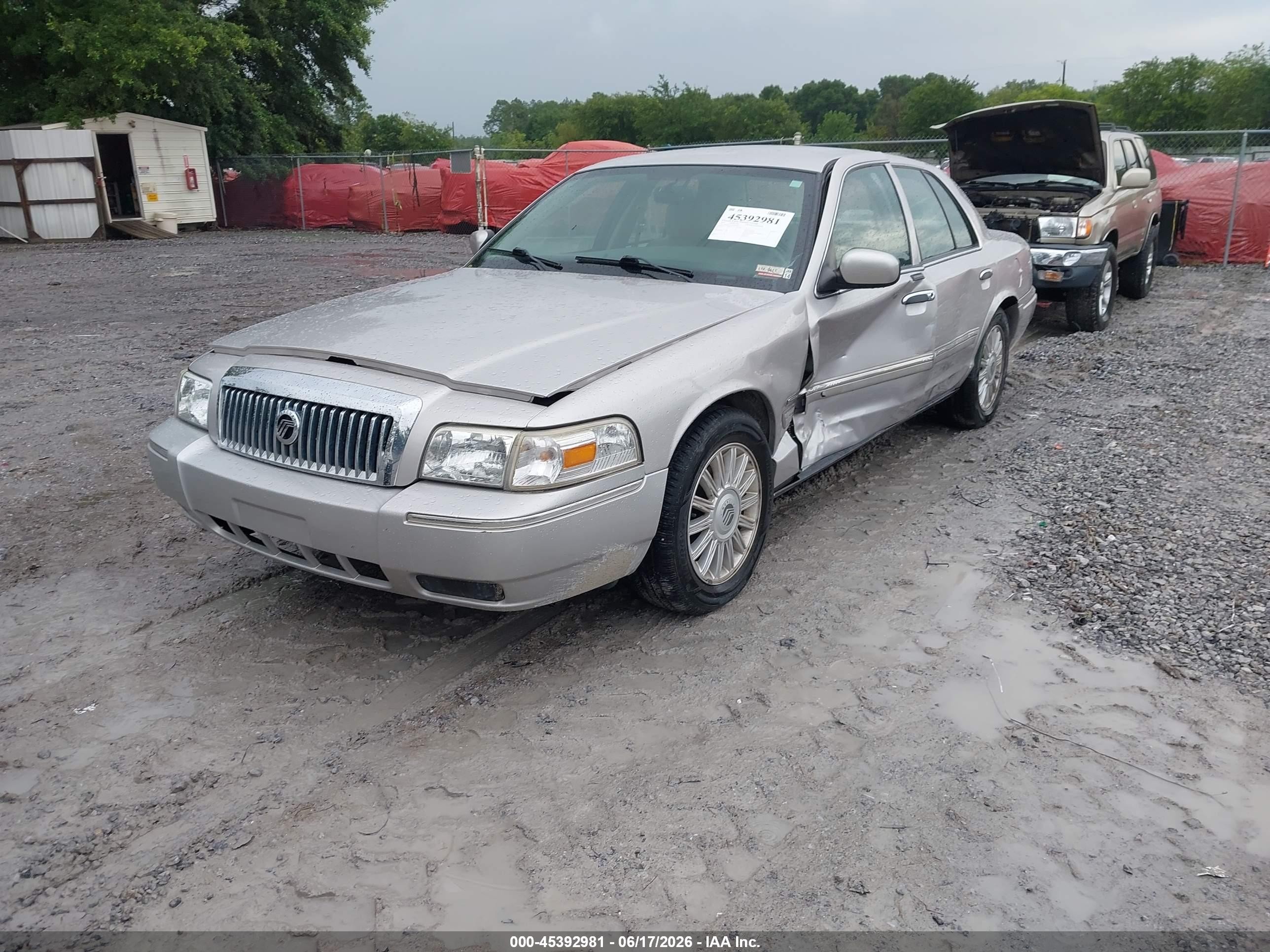 2010 Mercury Grand Marquis Ls (fleet Only) Серебряный vin: 2MEBM7FV1AX634640