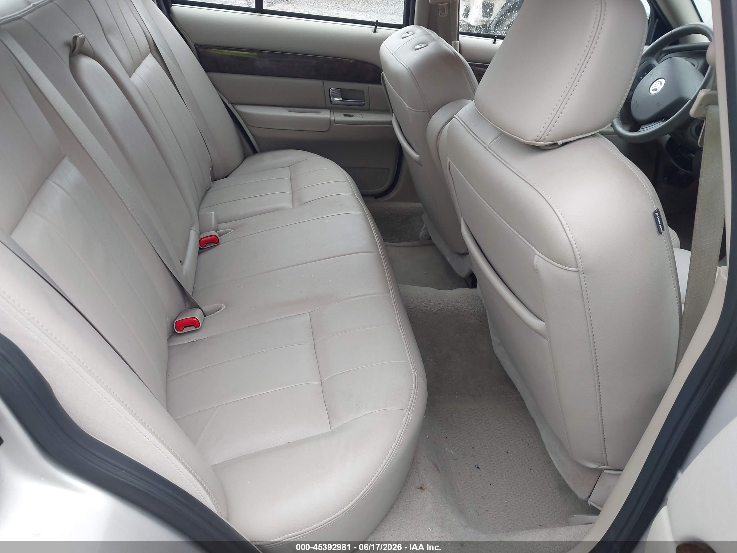 2010 Mercury Grand Marquis Ls (fleet Only) Серебряный vin: 2MEBM7FV1AX634640