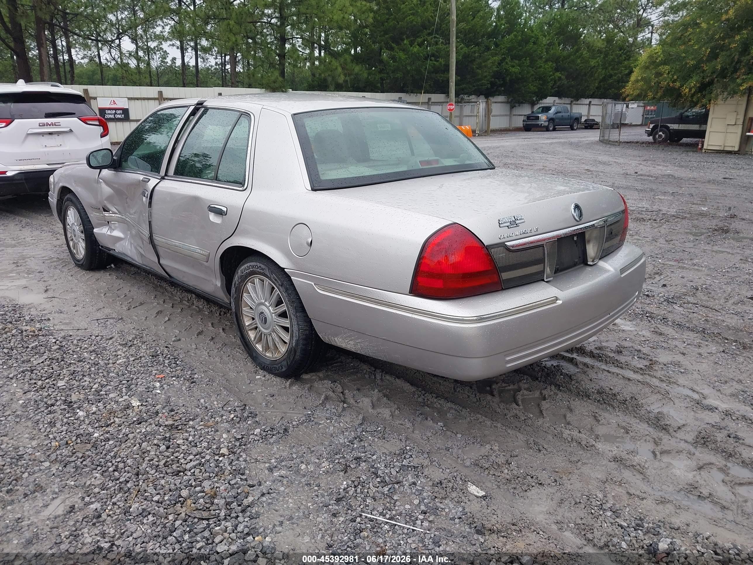 2010 Mercury Grand Marquis Ls (fleet Only) Серебряный vin: 2MEBM7FV1AX634640