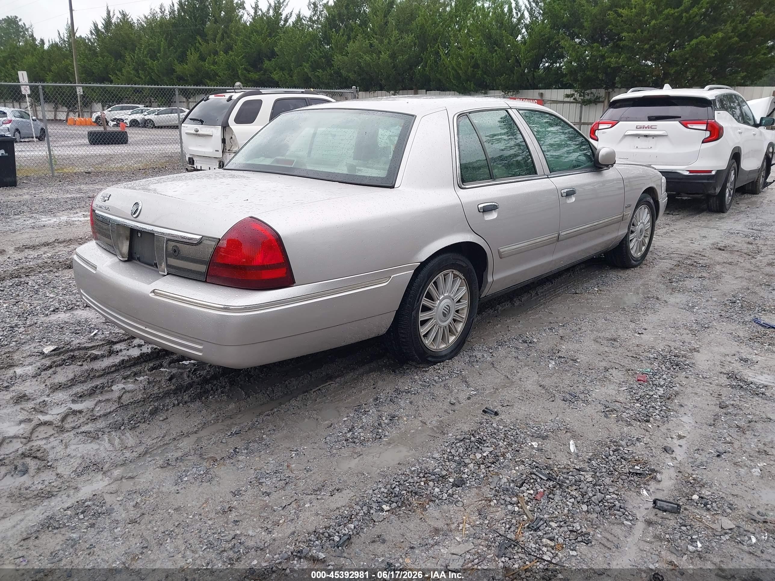 2010 Mercury Grand Marquis Ls (fleet Only) Серебряный vin: 2MEBM7FV1AX634640