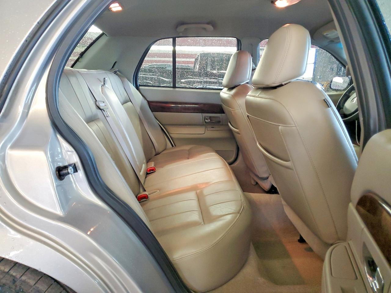 2010 Mercury Grand Marquis Ls Silver vin: 2MEBM7FV2AX600867