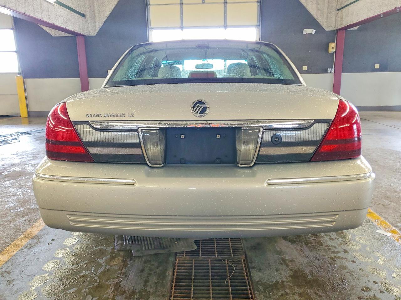 2010 Mercury Grand Marquis Ls Silver vin: 2MEBM7FV2AX600867