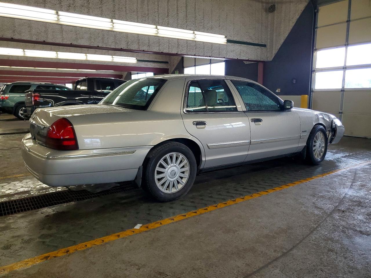 2010 Mercury Grand Marquis Ls Silver vin: 2MEBM7FV2AX600867
