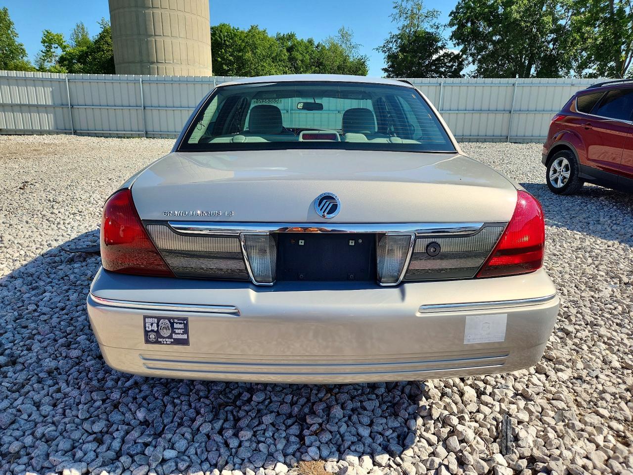 2010 Mercury Grand Marquis Ls Gold vin: 2MEBM7FV2AX630676