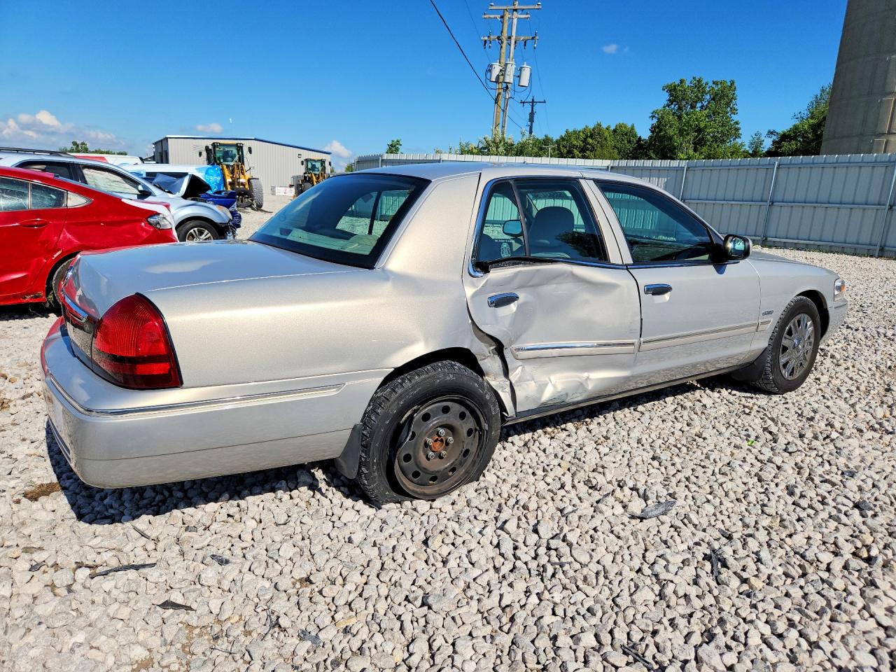 2010 Mercury Grand Marquis Ls Gold vin: 2MEBM7FV2AX630676