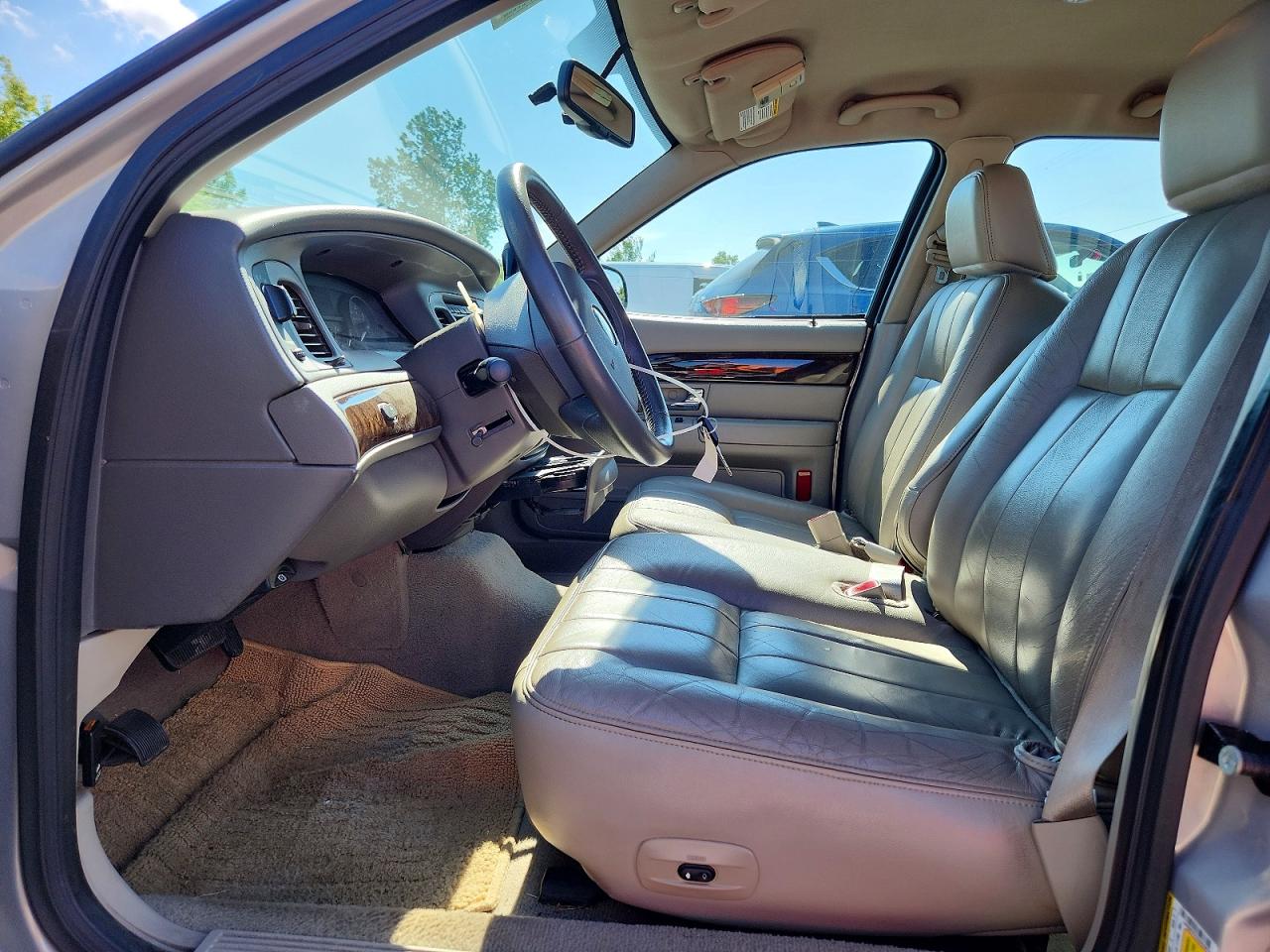2010 Mercury Grand Marquis Ls Gold vin: 2MEBM7FV2AX630676