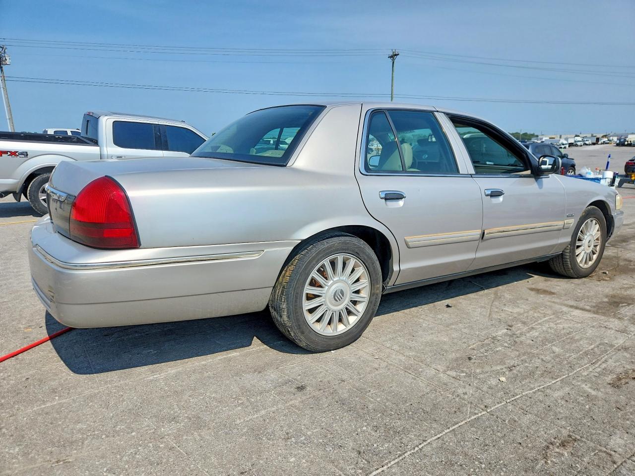 2010 Mercury Grand Marquis Ls Silver vin: 2MEBM7FV2AX636994