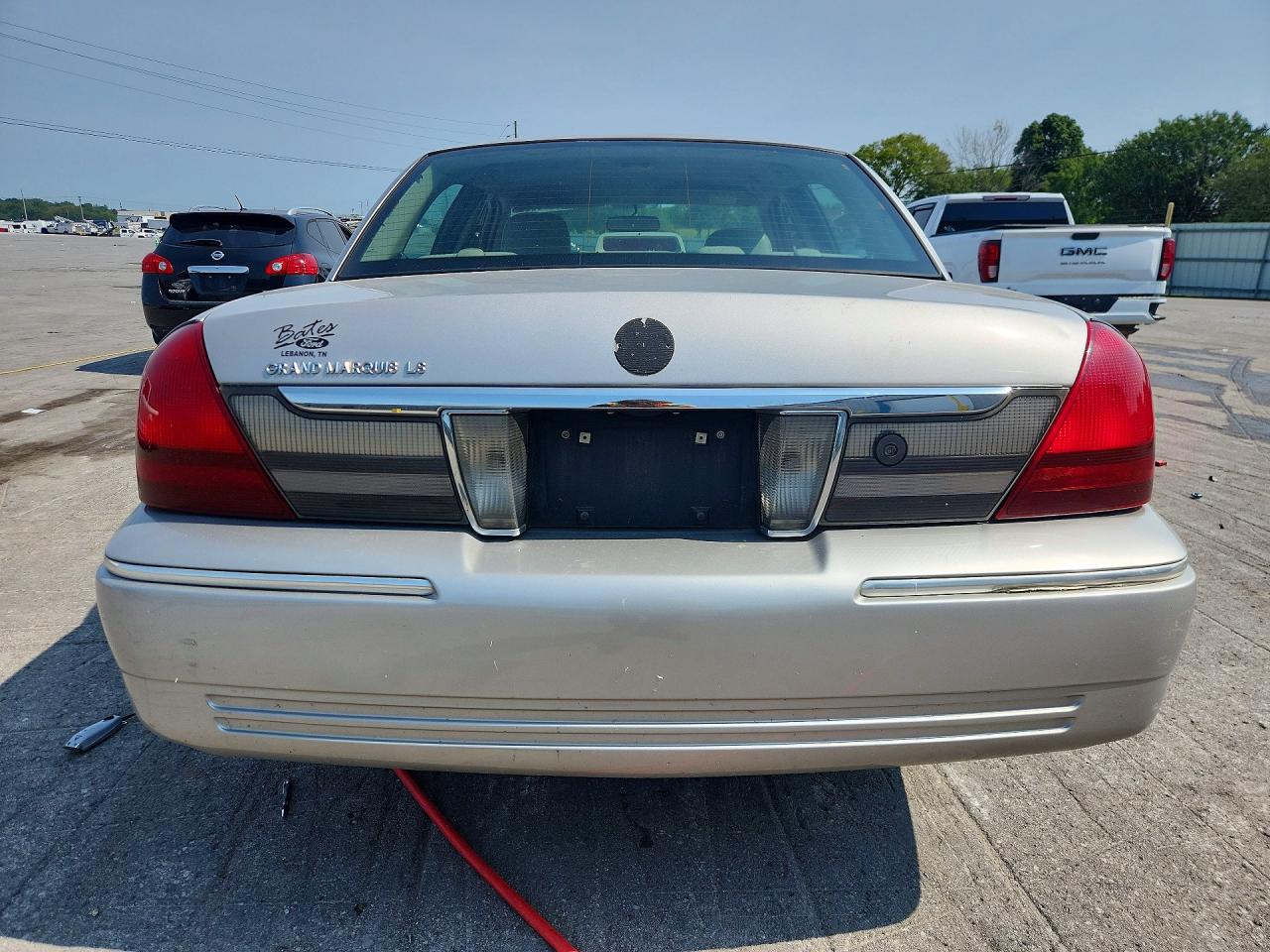 2010 Mercury Grand Marquis Ls Silver vin: 2MEBM7FV2AX636994