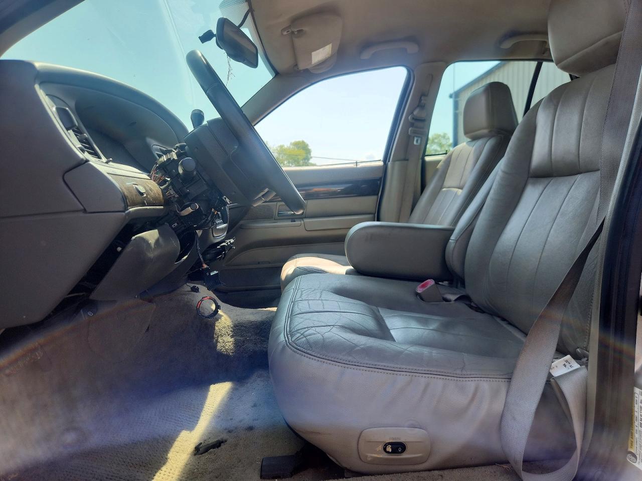 2010 Mercury Grand Marquis Ls Silver vin: 2MEBM7FV2AX636994