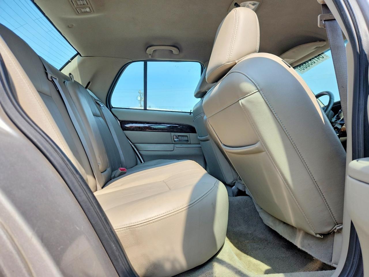 2010 Mercury Grand Marquis Ls Silver vin: 2MEBM7FV2AX636994