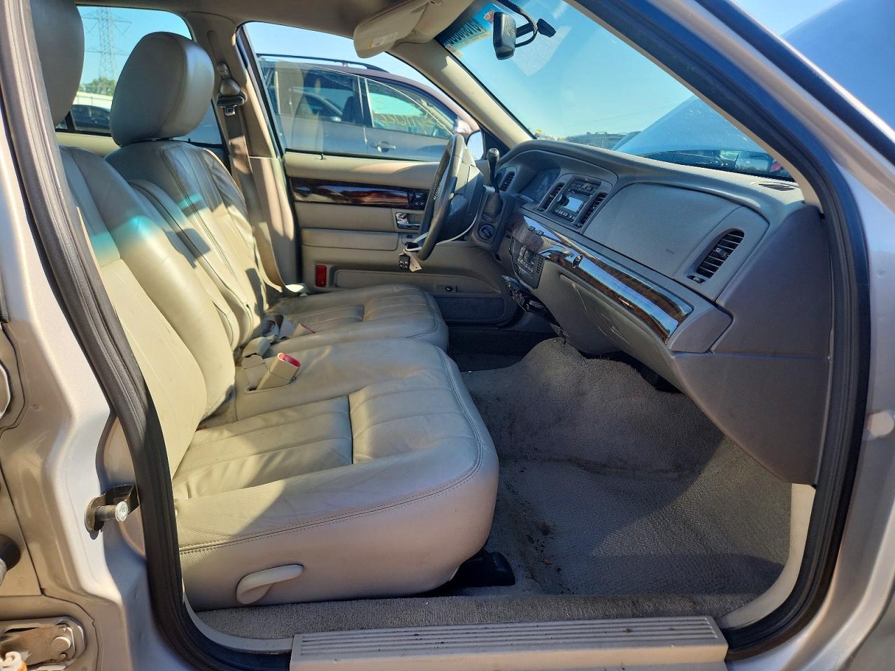 2011 Mercury Grand Marquis Ls Silver vin: 2MEBM7FV2BX610137