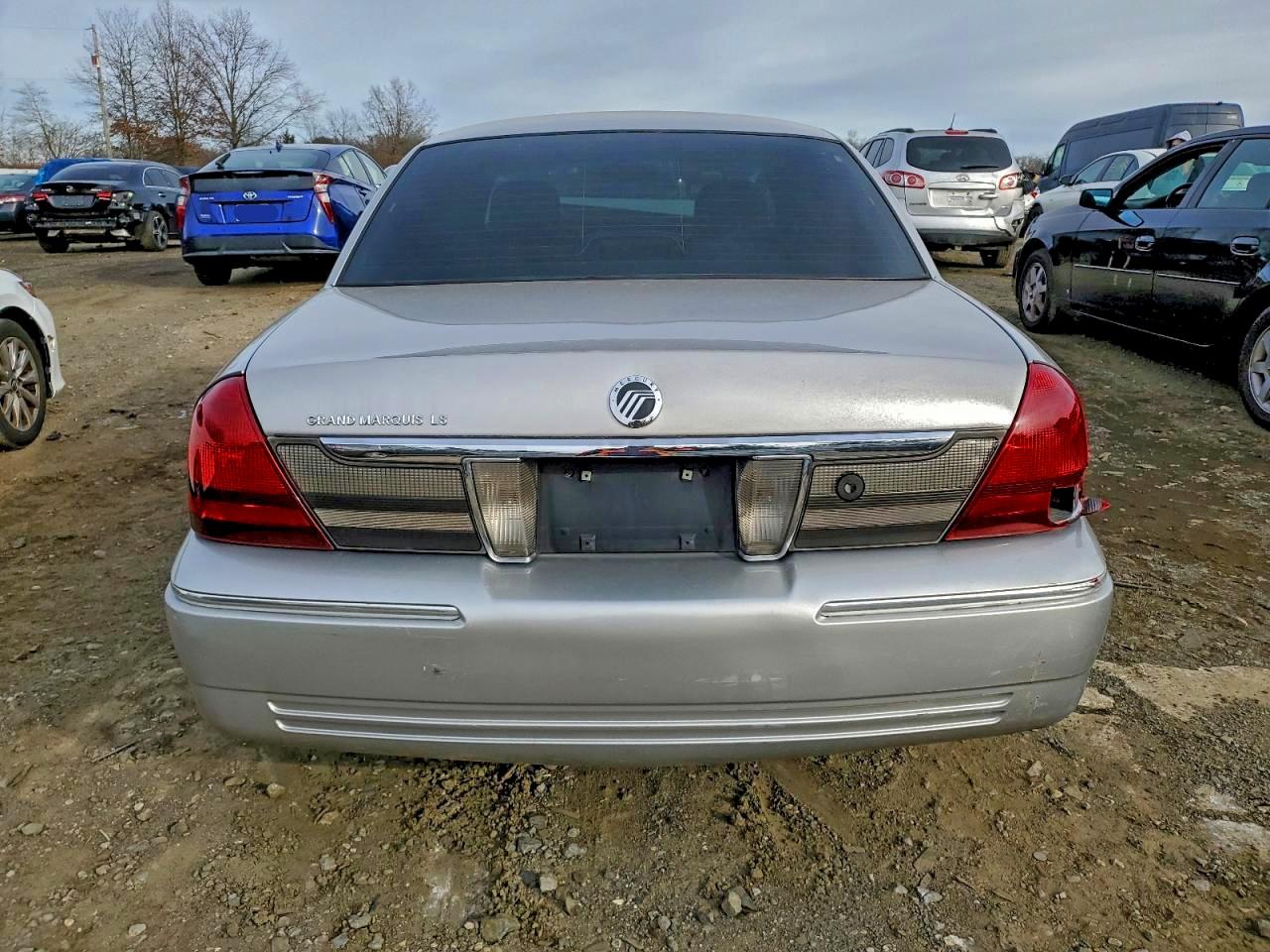 2010 Mercury Grand Marquis Ls Silver vin: 2MEBM7FV3AX602255
