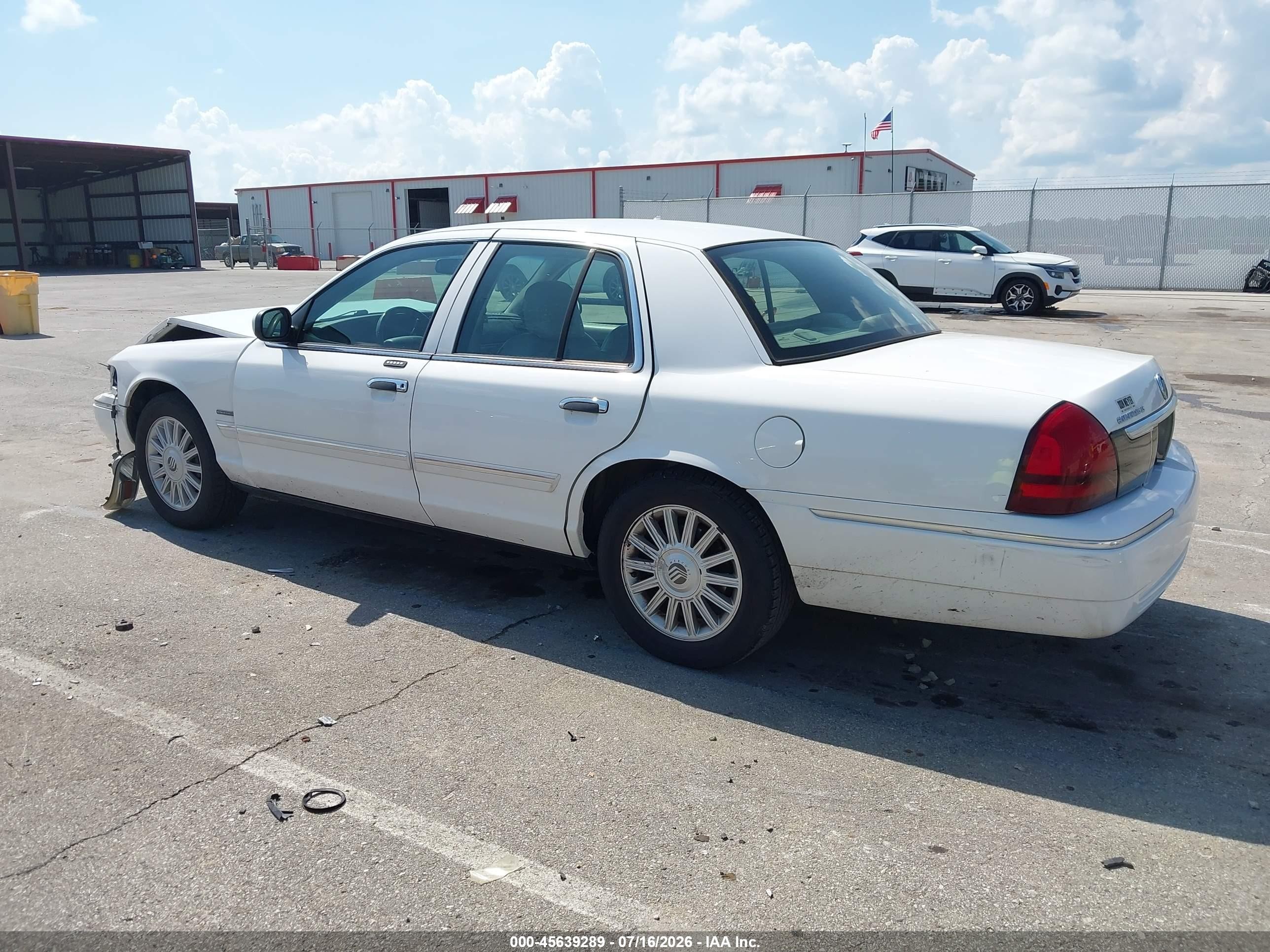 2010 Mercury Grand Marquis Ls (fleet Only) White vin: 2MEBM7FV3AX609092