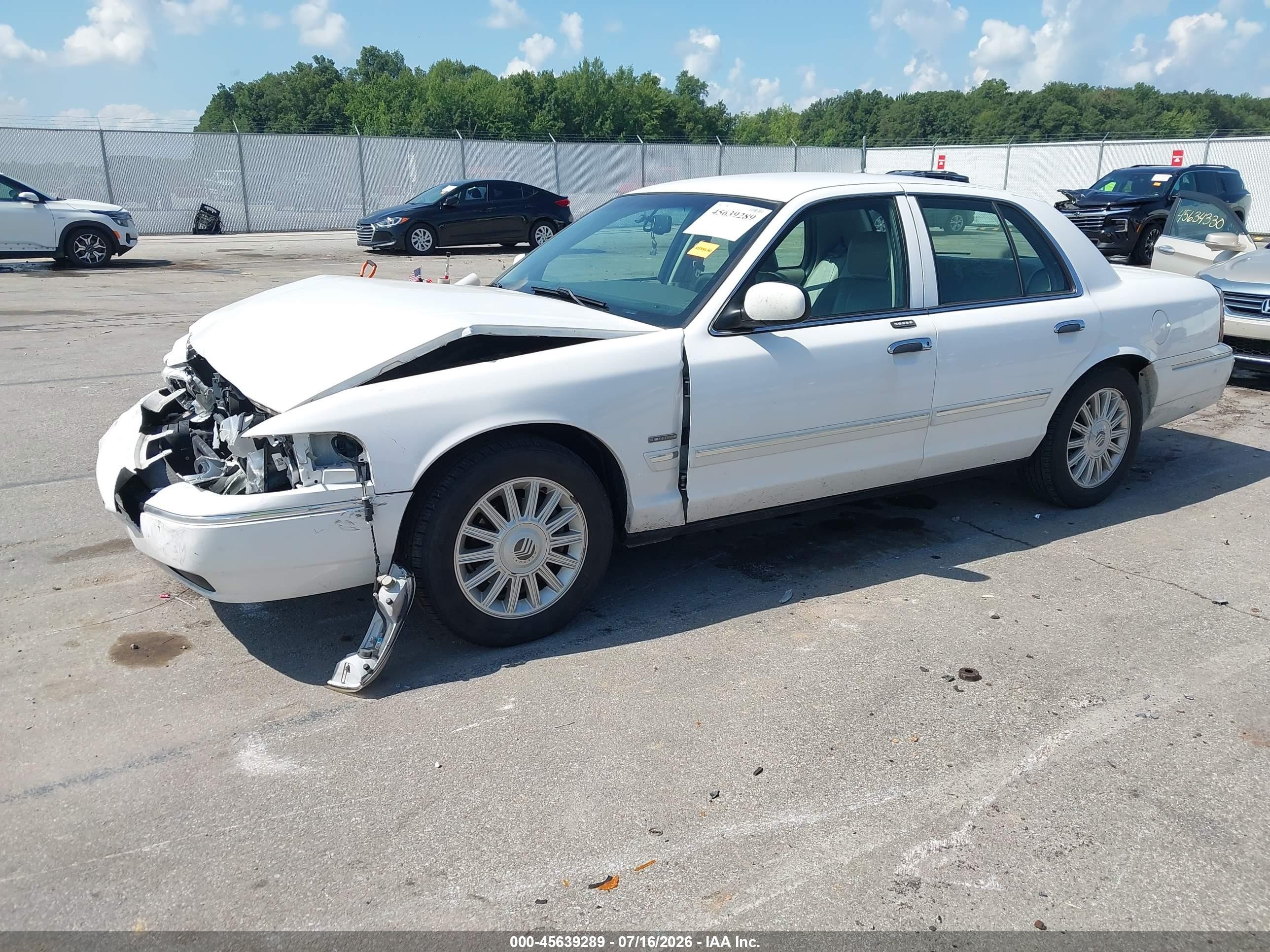 2010 Mercury Grand Marquis Ls (fleet Only) White vin: 2MEBM7FV3AX609092
