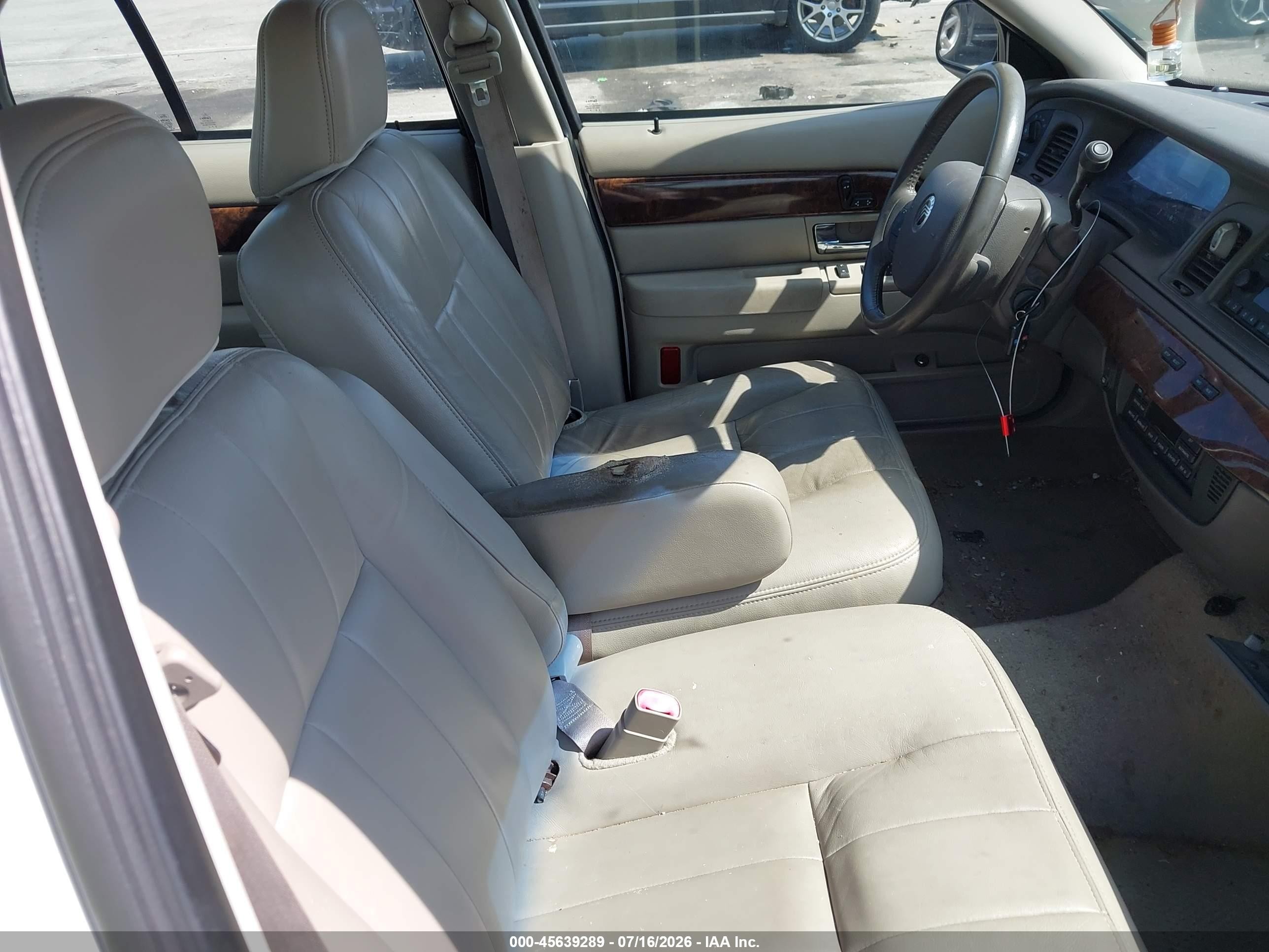 2010 Mercury Grand Marquis Ls (fleet Only) White vin: 2MEBM7FV3AX609092