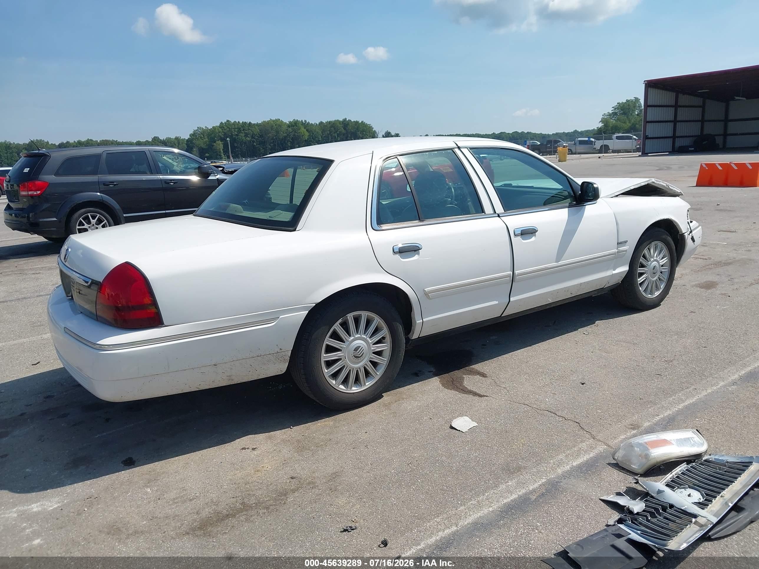2010 Mercury Grand Marquis Ls (fleet Only) White vin: 2MEBM7FV3AX609092