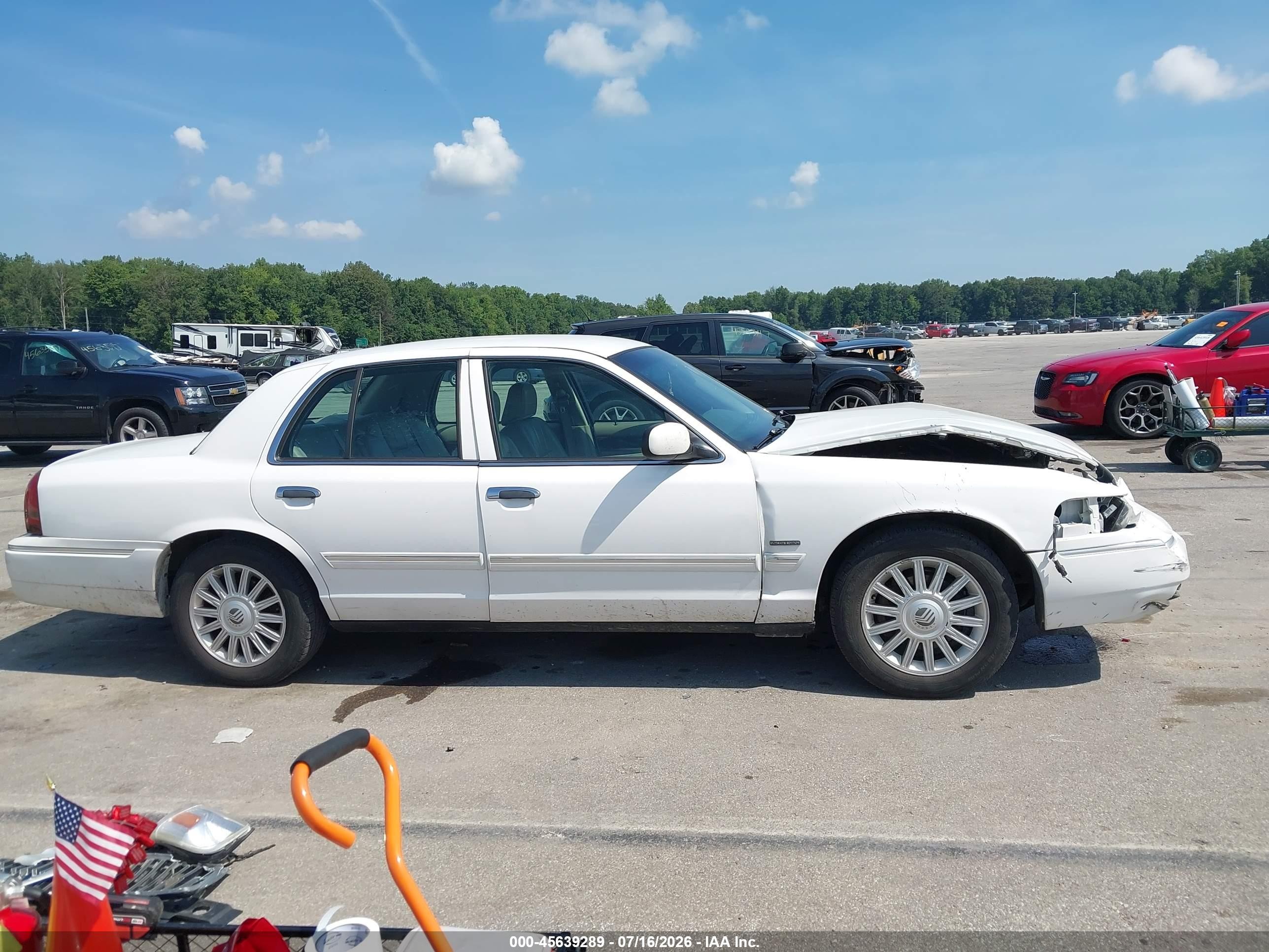 2010 Mercury Grand Marquis Ls (fleet Only) White vin: 2MEBM7FV3AX609092