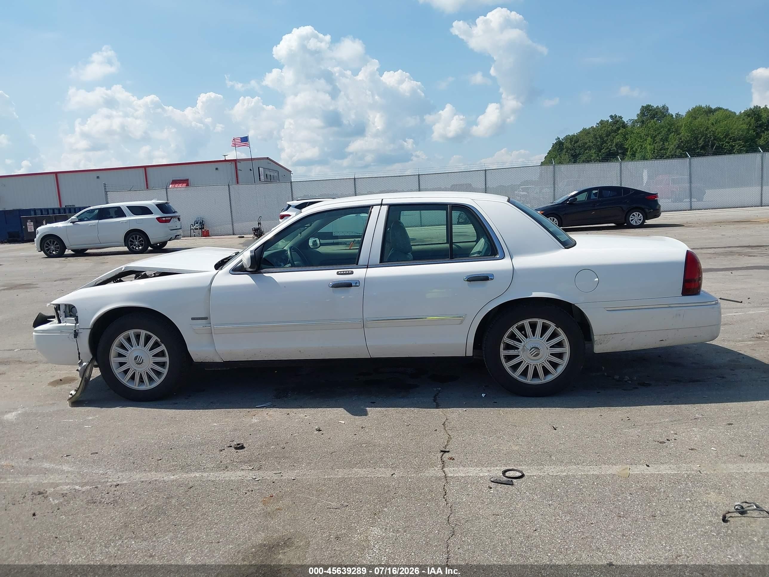 2010 Mercury Grand Marquis Ls (fleet Only) White vin: 2MEBM7FV3AX609092