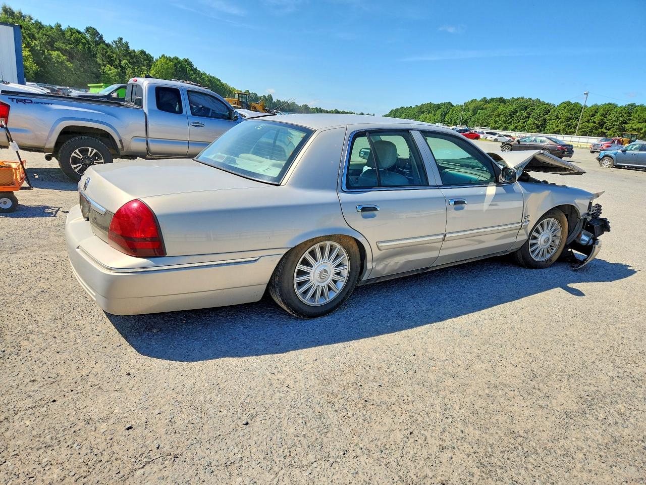 2010 Mercury Grand Marquis Ls Silver vin: 2MEBM7FV3AX612512