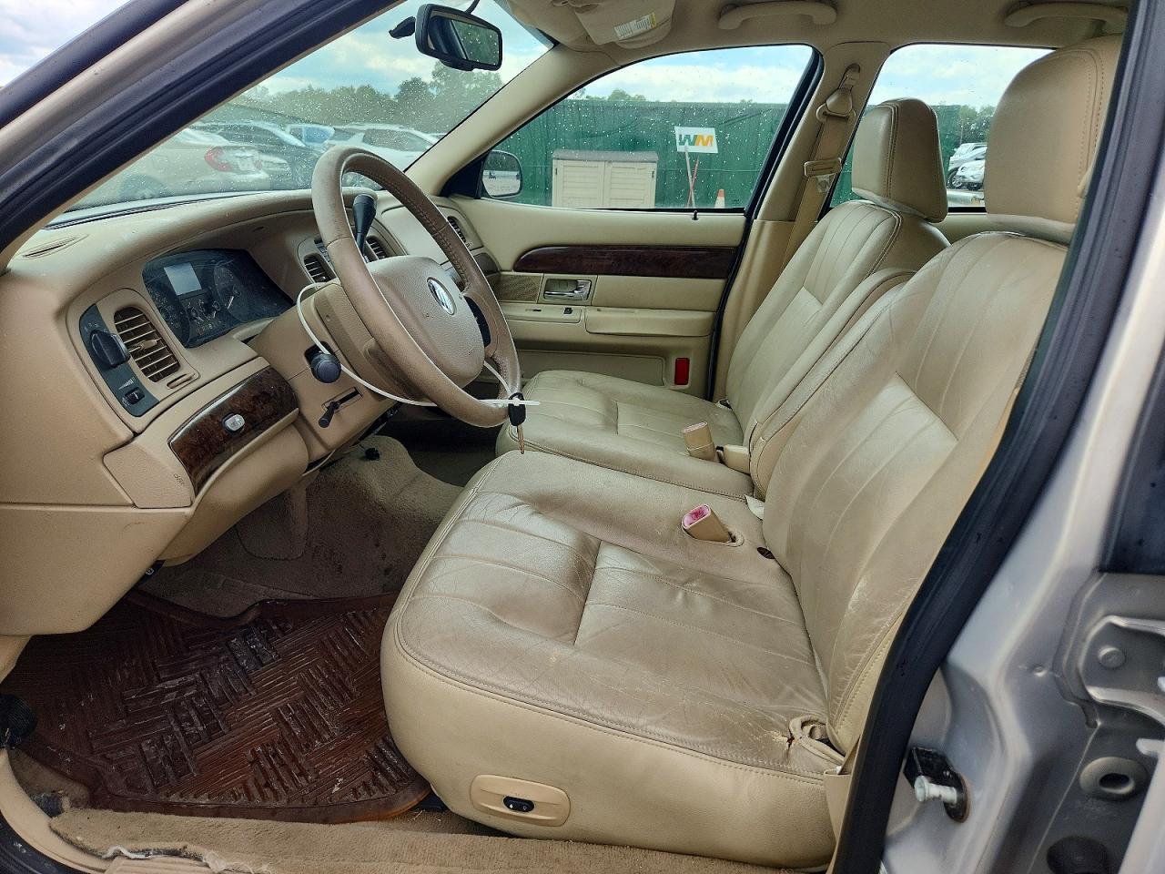 2010 Mercury Grand Marquis Ls Beige vin: 2MEBM7FV3AX628807