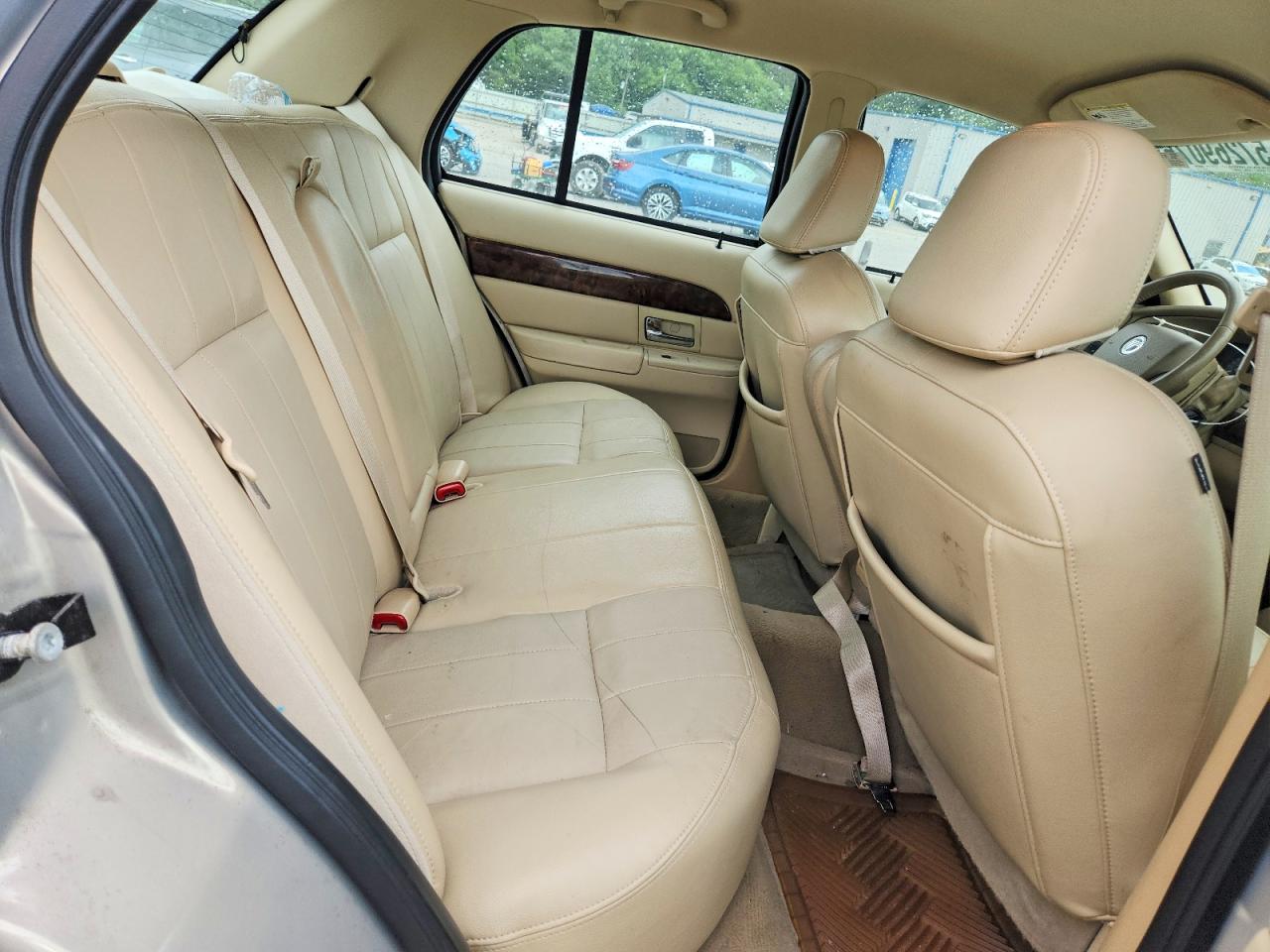 2010 Mercury Grand Marquis Ls Beige vin: 2MEBM7FV3AX628807