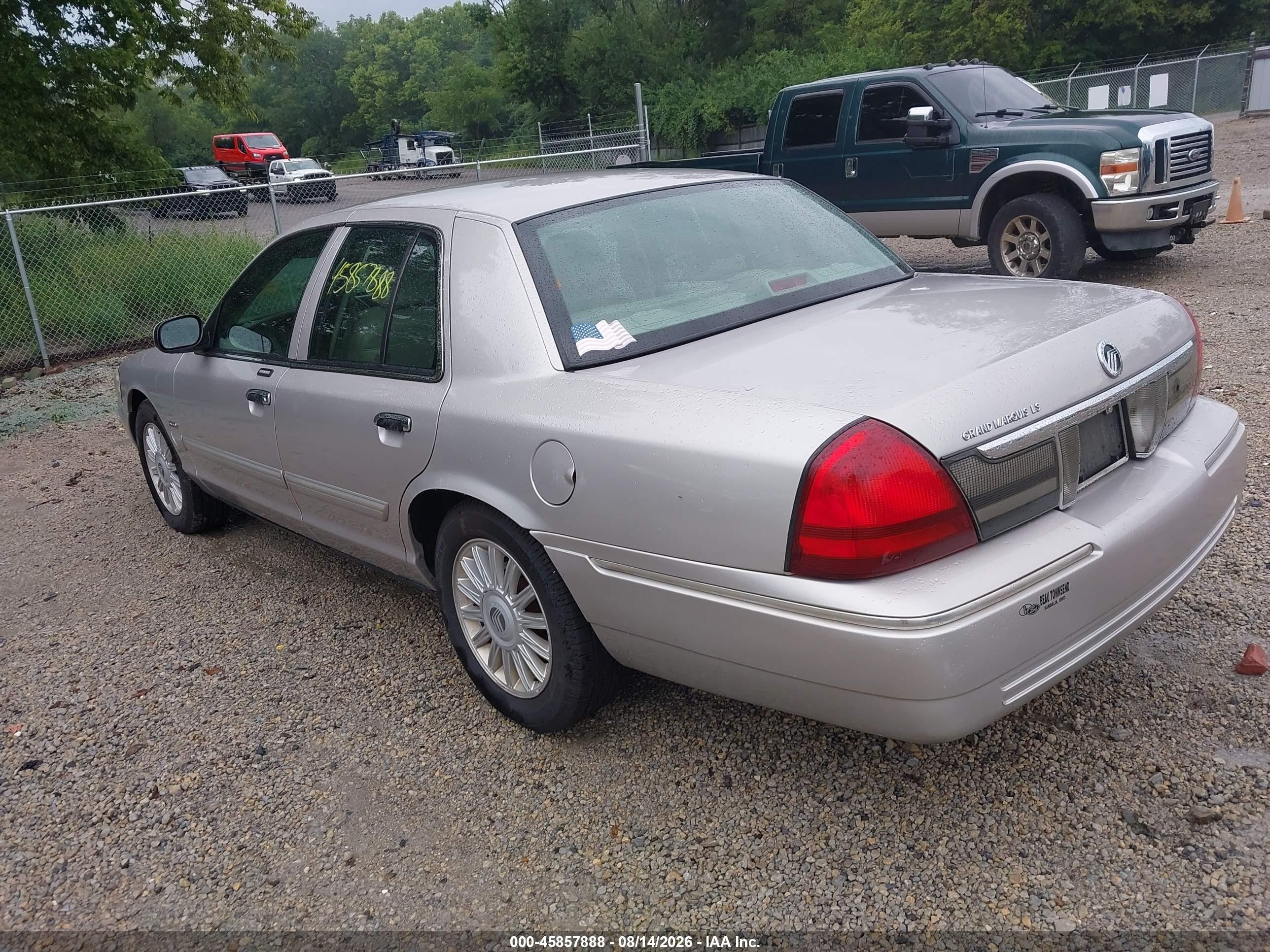 2010 Mercury Grand Marquis Ls (fleet Only) Silver vin: 2MEBM7FV3AX636373