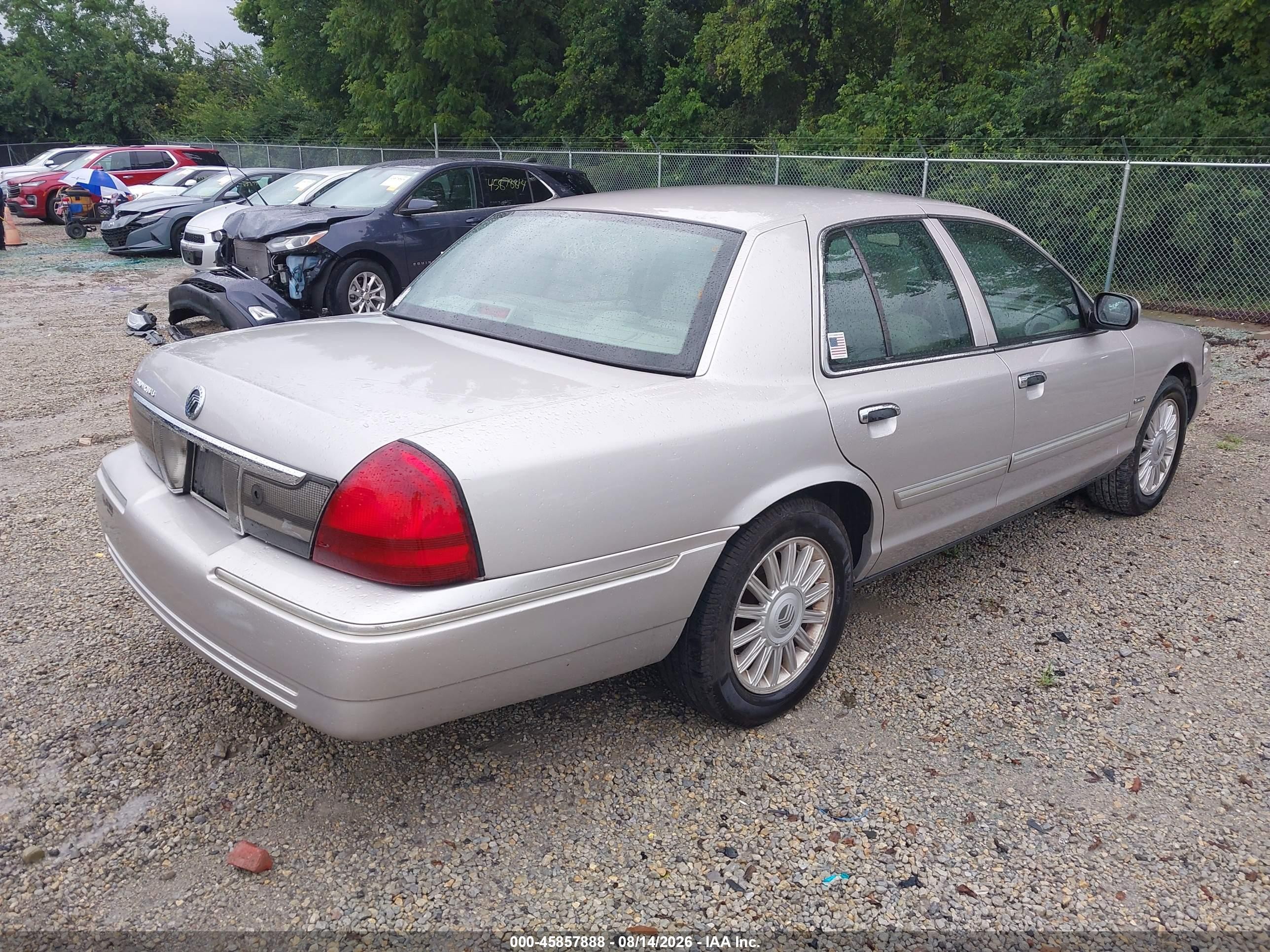 2010 Mercury Grand Marquis Ls (fleet Only) Silver vin: 2MEBM7FV3AX636373