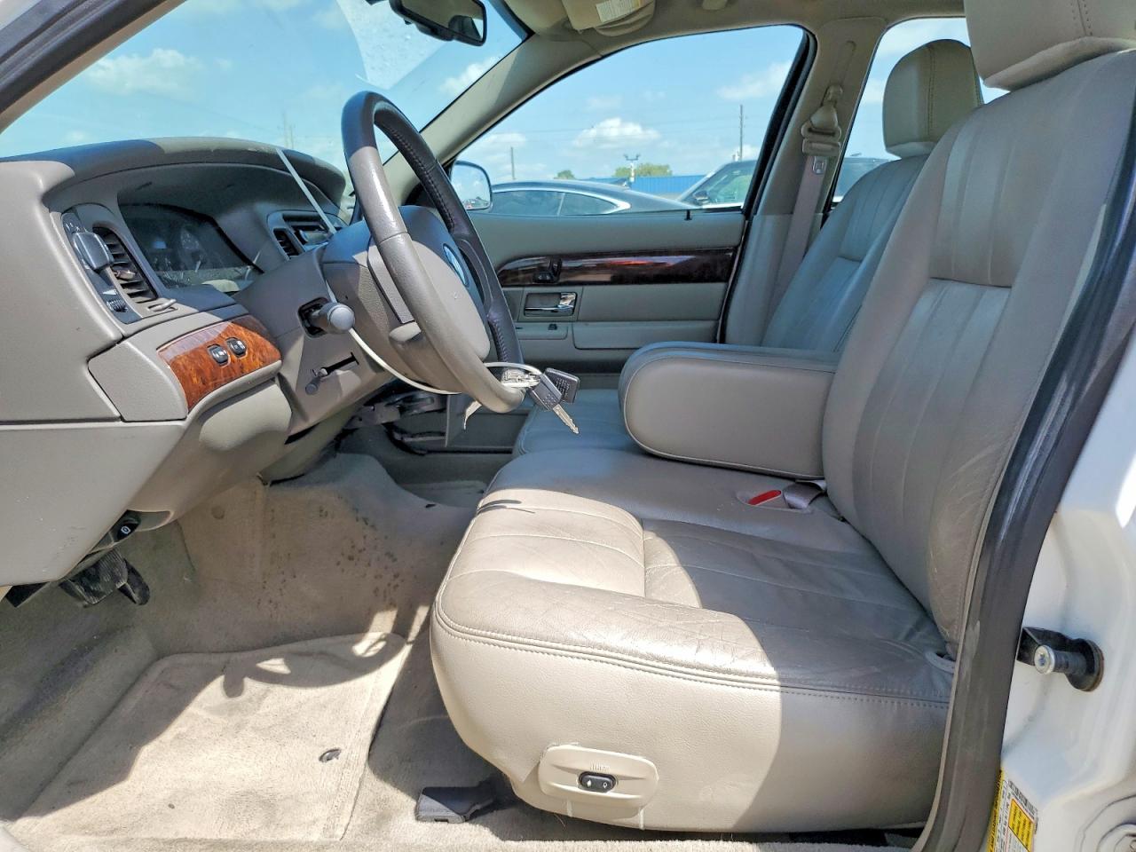 2010 Mercury Grand Marquis Ls White vin: 2MEBM7FV4AX616388