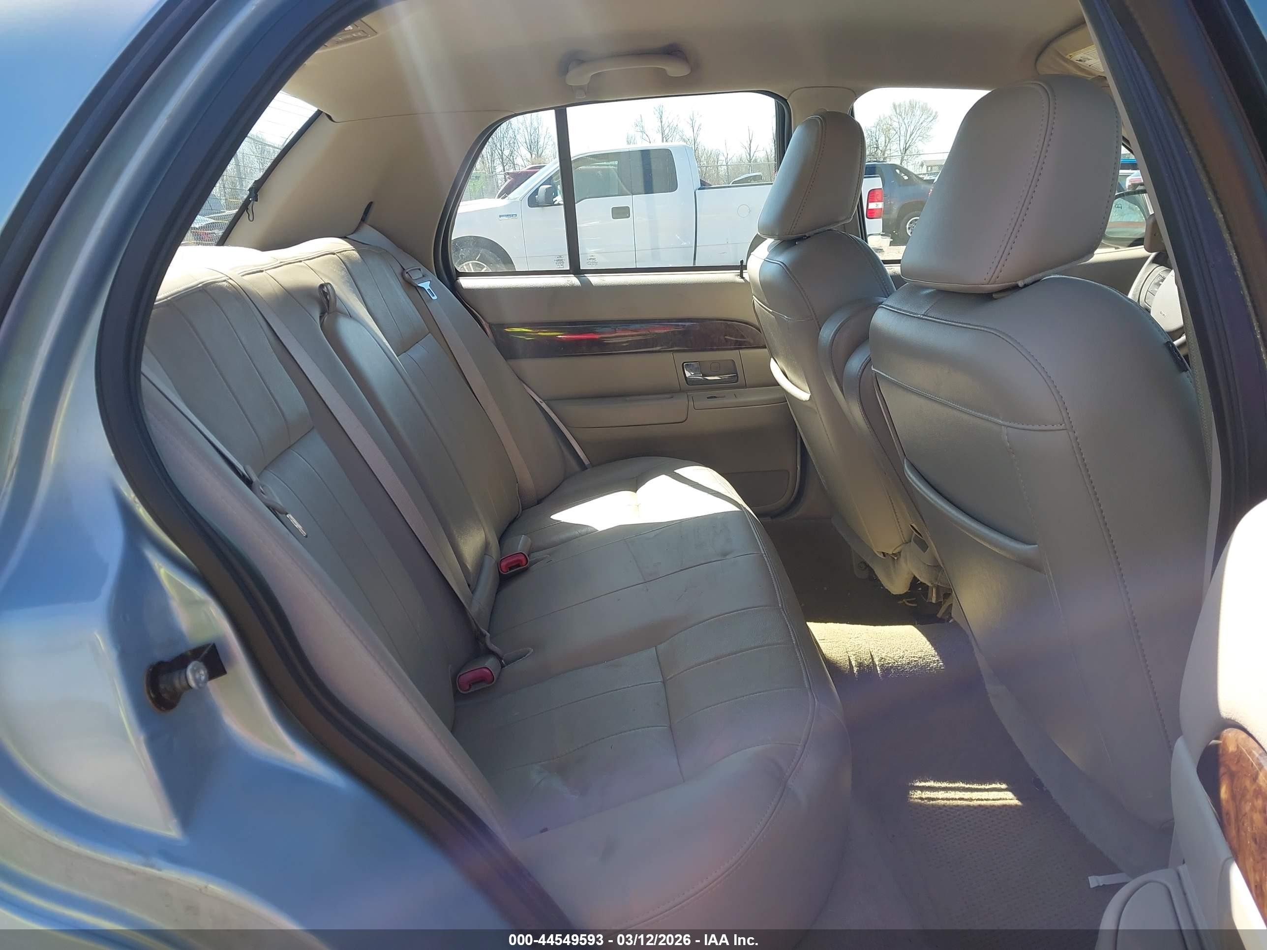 2010 Mercury Grand Marquis Ls (fleet Only) Blue vin: 2MEBM7FV4AX633790