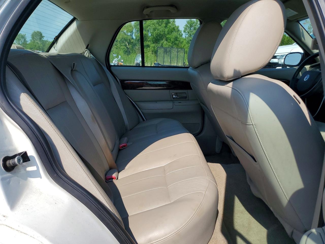 2011 Mercury Grand Marquis Ls White vin: 2MEBM7FV4BX601164