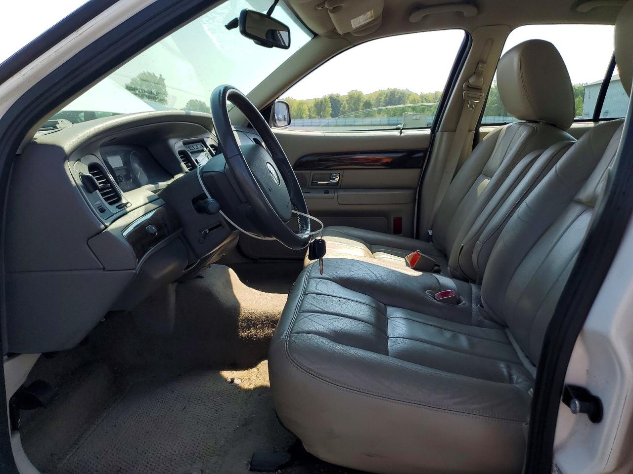 2011 Mercury Grand Marquis Ls White vin: 2MEBM7FV4BX601164