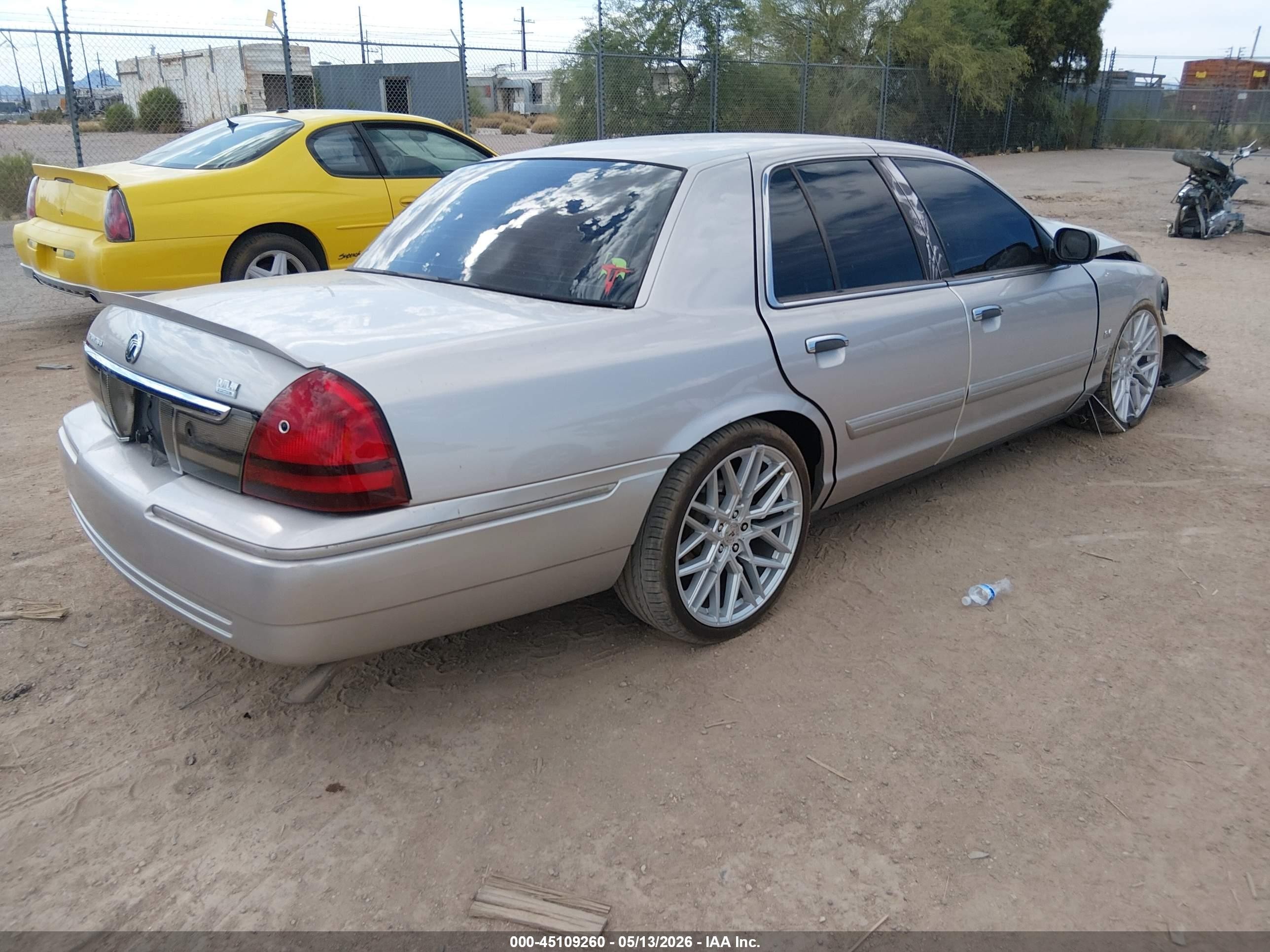 2010 Mercury Grand Marquis Ls (fleet Only) Серебряный vin: 2MEBM7FV5AX612558