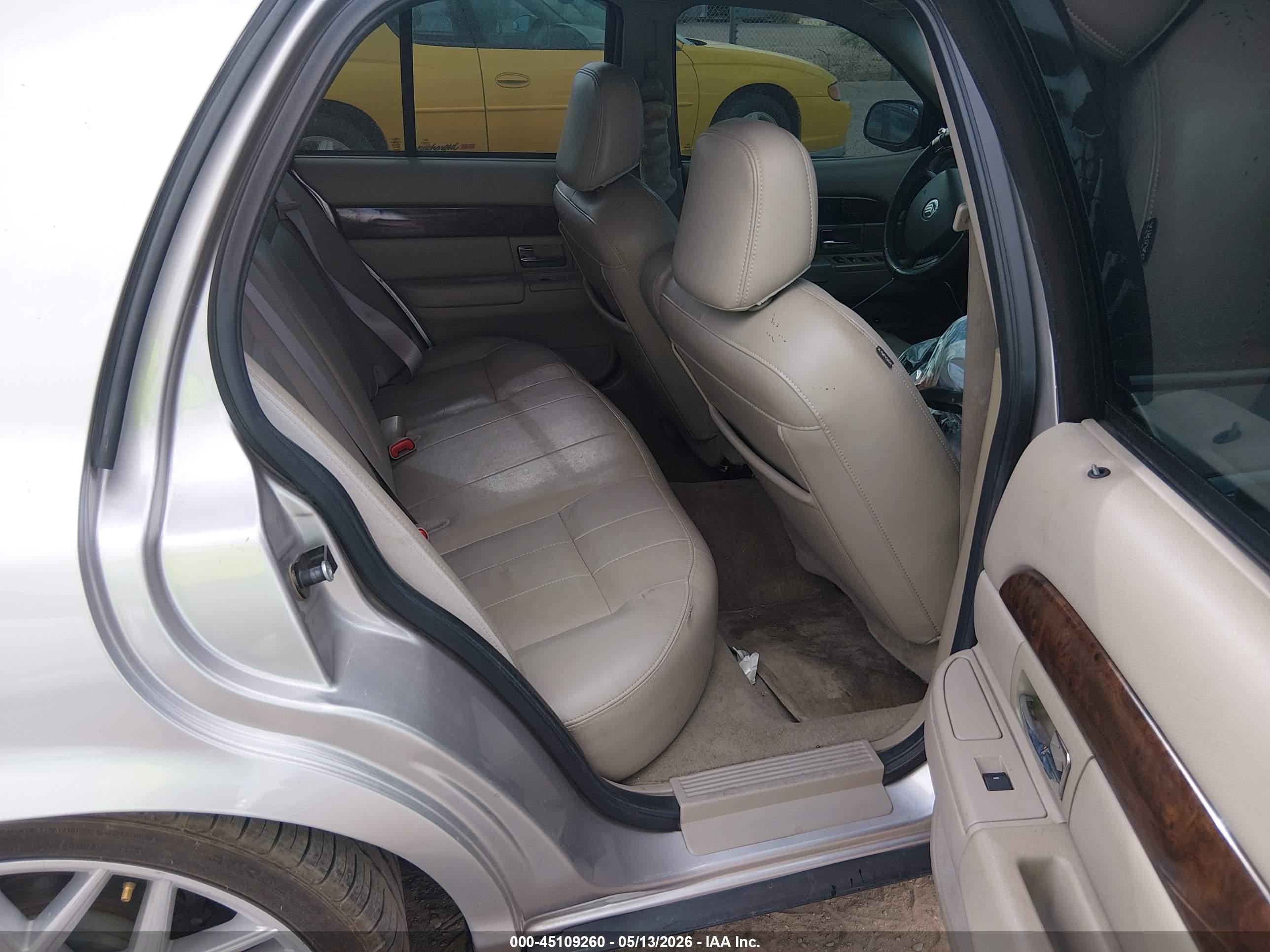 2010 Mercury Grand Marquis Ls (fleet Only) Серебряный vin: 2MEBM7FV5AX612558