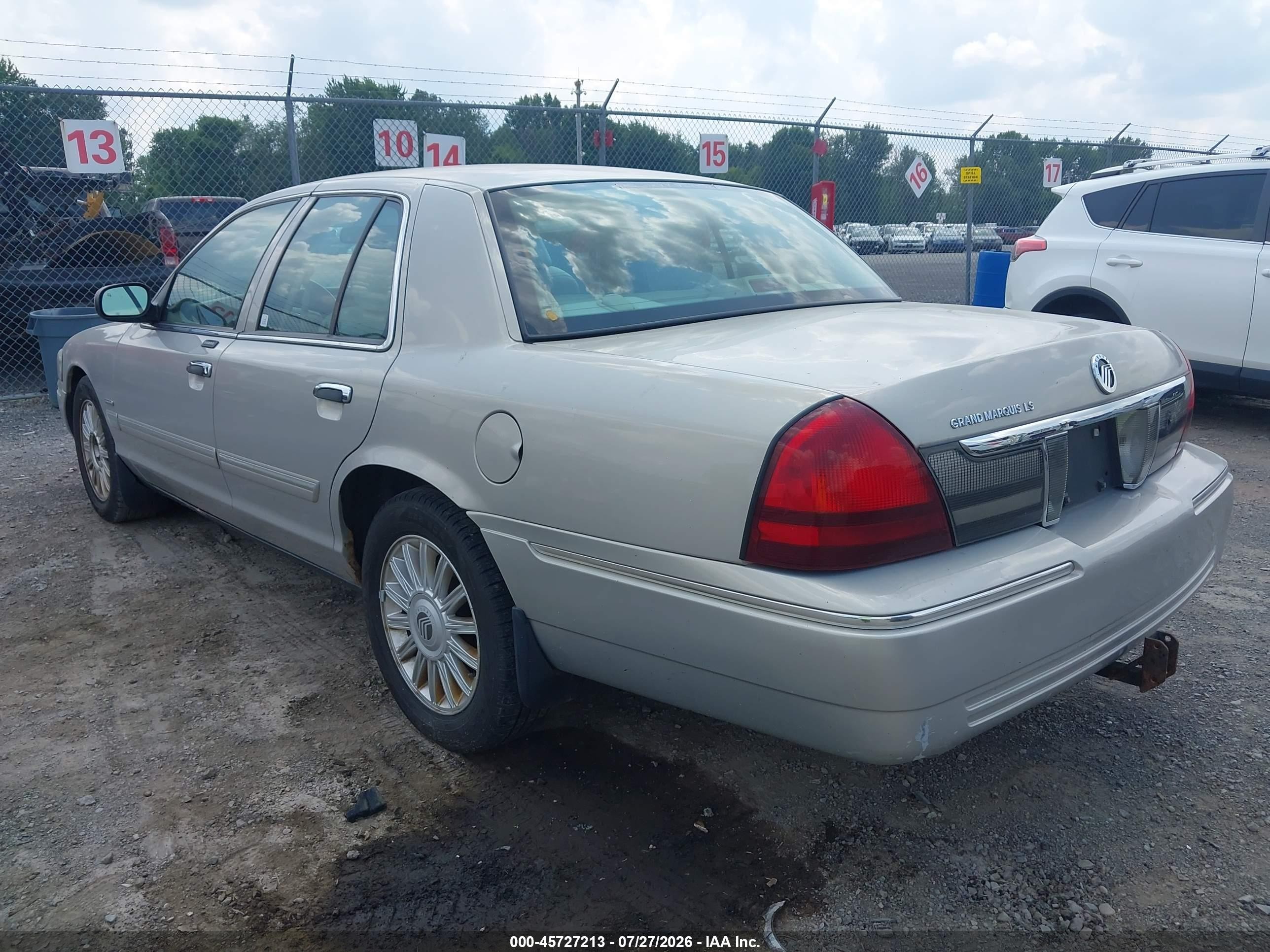 2010 Mercury Grand Marquis Ls (fleet Only) Champagne vin: 2MEBM7FV5AX637704