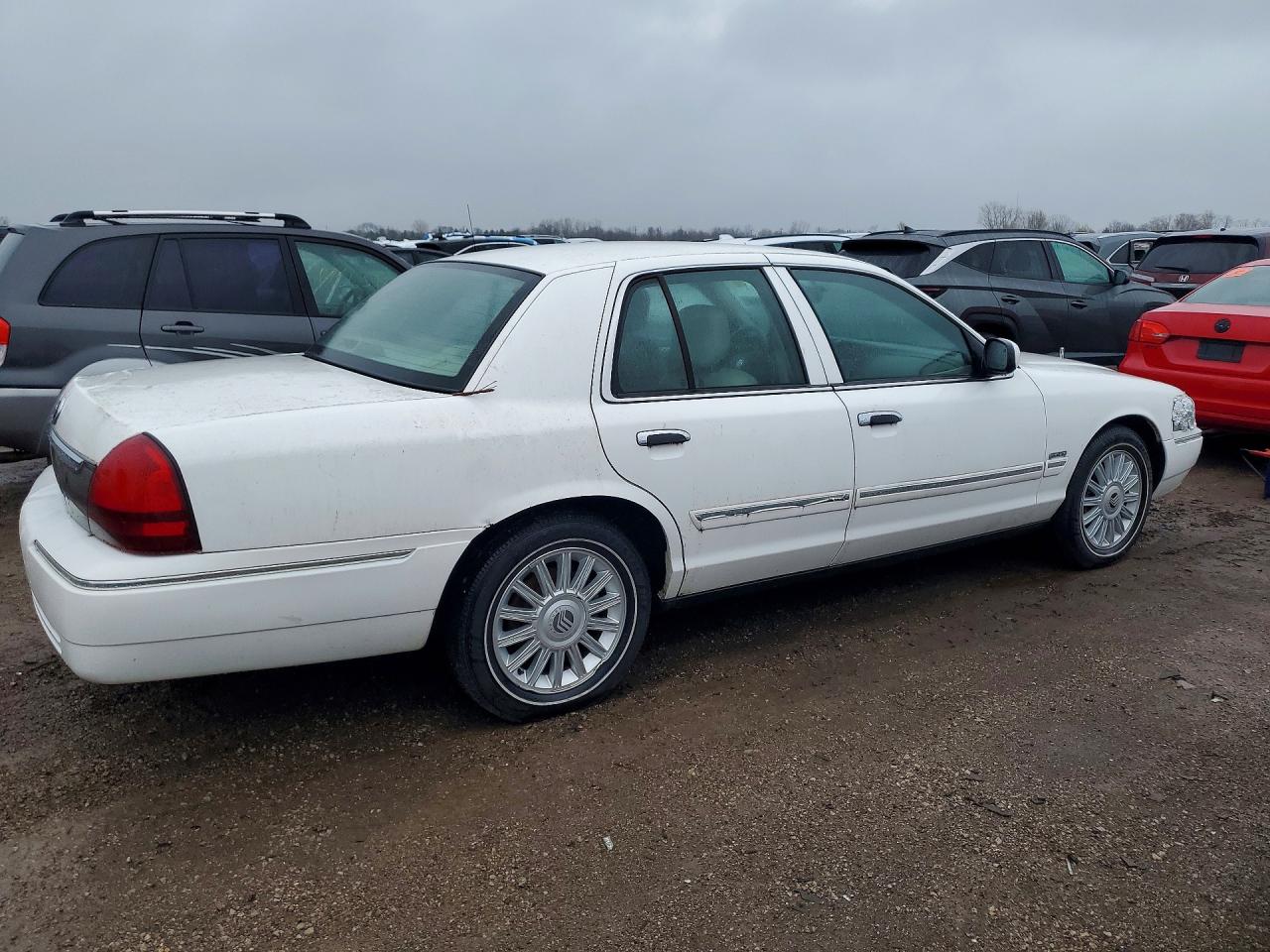 2010 Mercury Grand Marquis White vin: 2MEBM7FV6AX630115