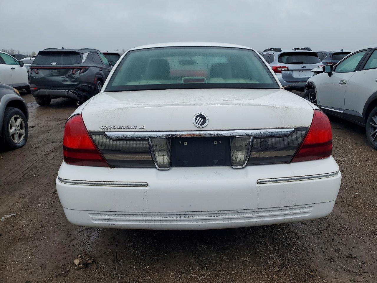 2010 Mercury Grand Marquis White vin: 2MEBM7FV6AX630115