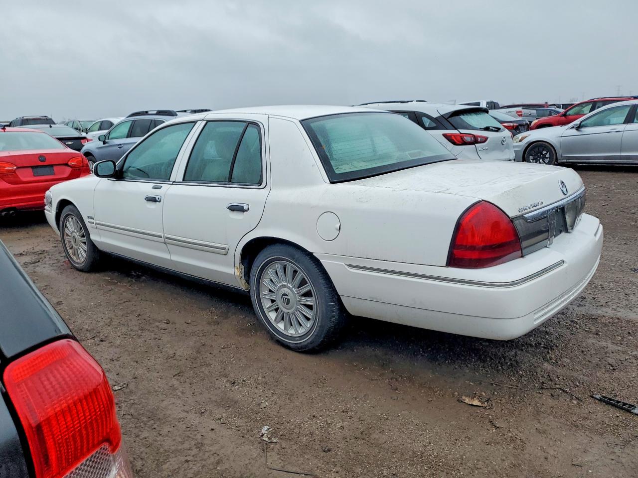2010 Mercury Grand Marquis White vin: 2MEBM7FV6AX630115