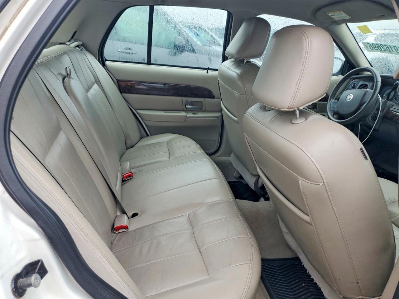 2010 Mercury Grand Marquis White vin: 2MEBM7FV6AX630115