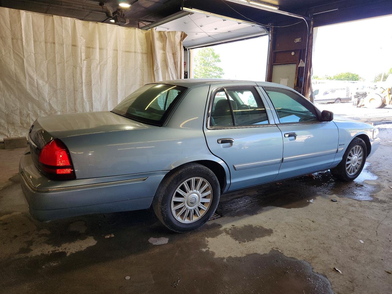 2011 Mercury Grand Marquis Ls Blue vin: 2MEBM7FV6BX600114