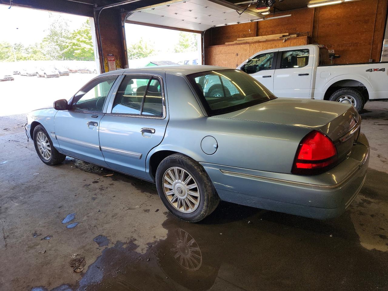 2011 Mercury Grand Marquis Ls Blue vin: 2MEBM7FV6BX600114