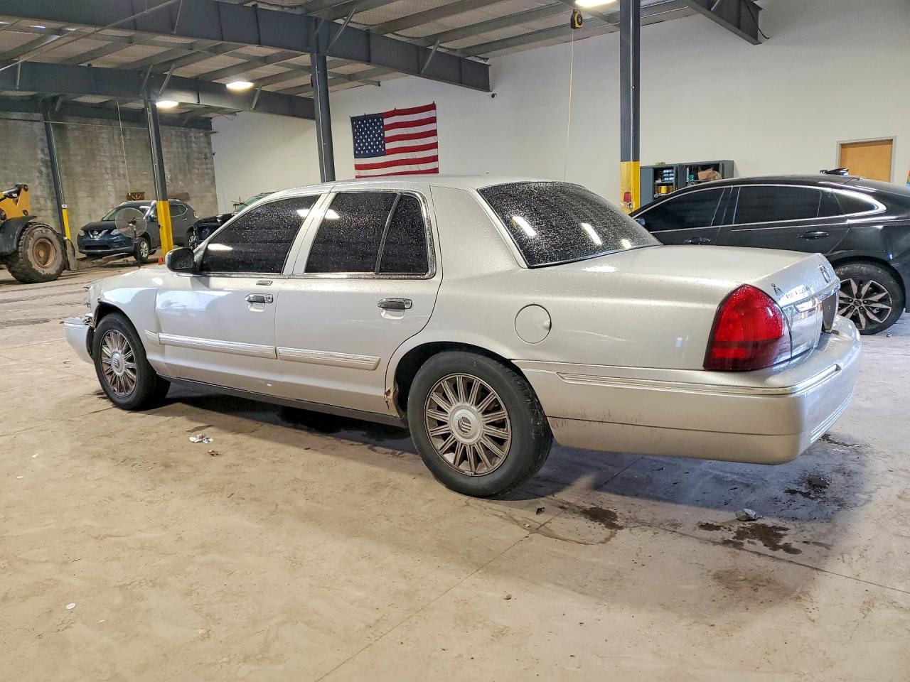 2011 Mercury Grand Marquis Ls Silver vin: 2MEBM7FV6BX603174
