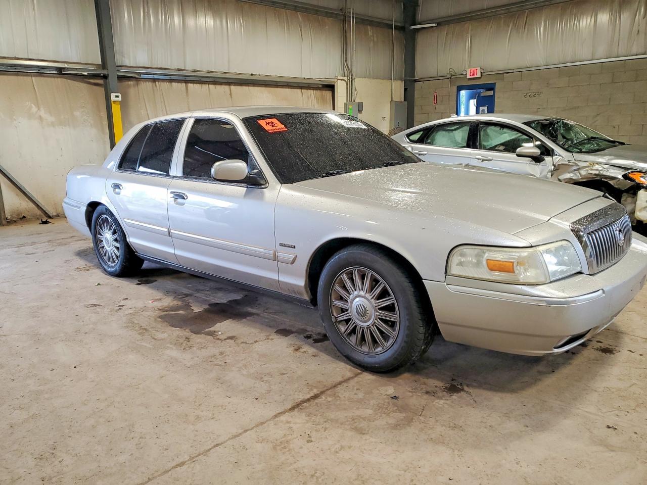 2011 Mercury Grand Marquis Ls Silver vin: 2MEBM7FV6BX603174