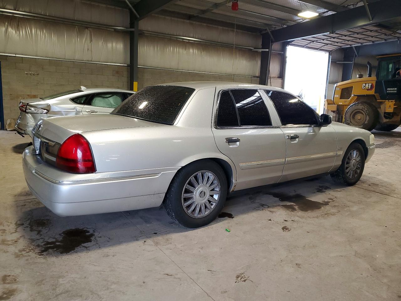 2011 Mercury Grand Marquis Ls Silver vin: 2MEBM7FV6BX603174