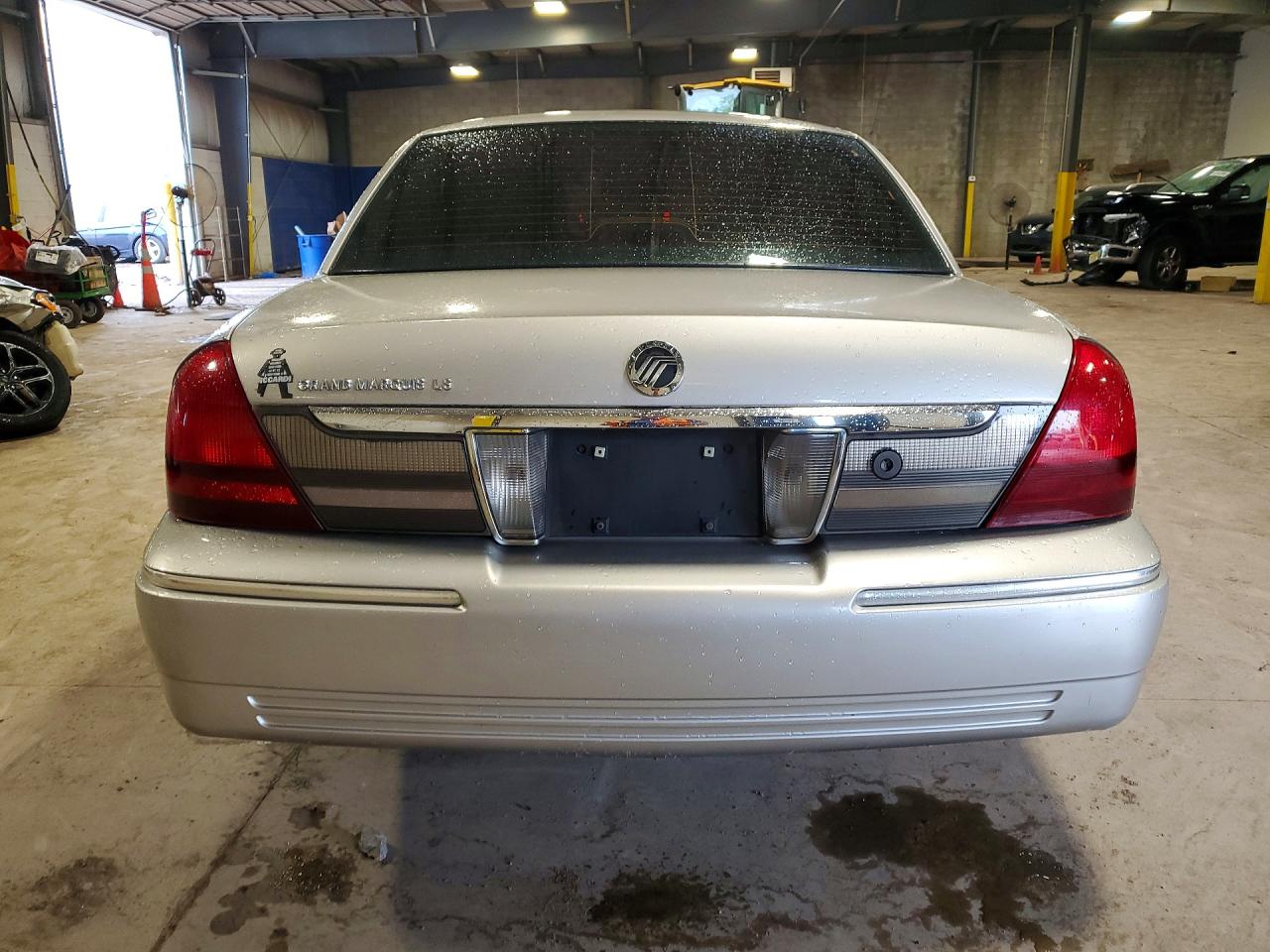 2011 Mercury Grand Marquis Ls Silver vin: 2MEBM7FV6BX603174