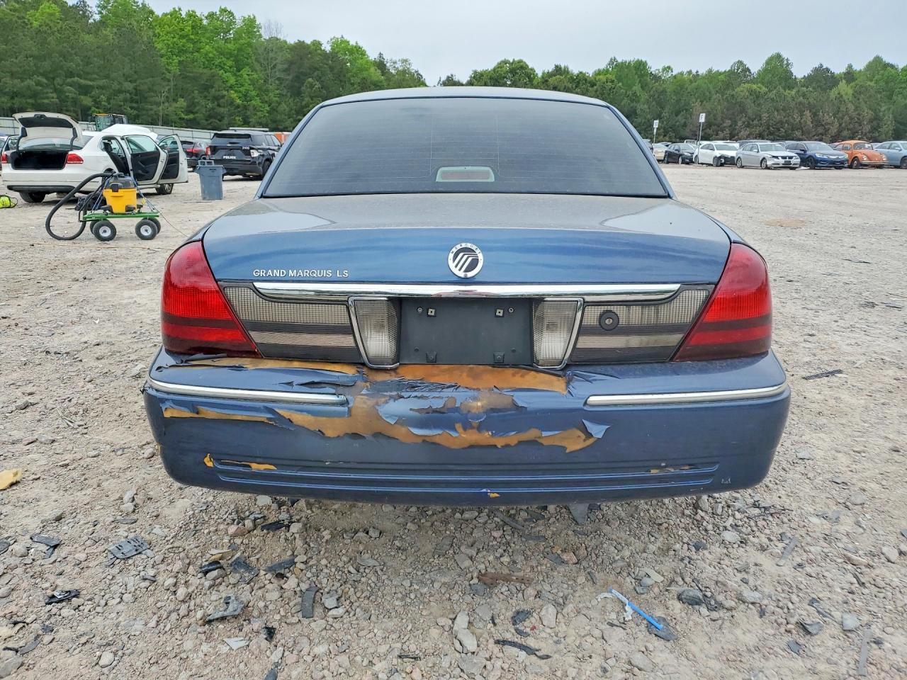 2011 Mercury Grand Marquis Ls Blue vin: 2MEBM7FV6BX605622