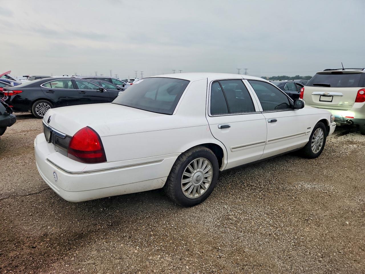 2011 Mercury Grand Marquis Ls Белый vin: 2MEBM7FV6BX609301