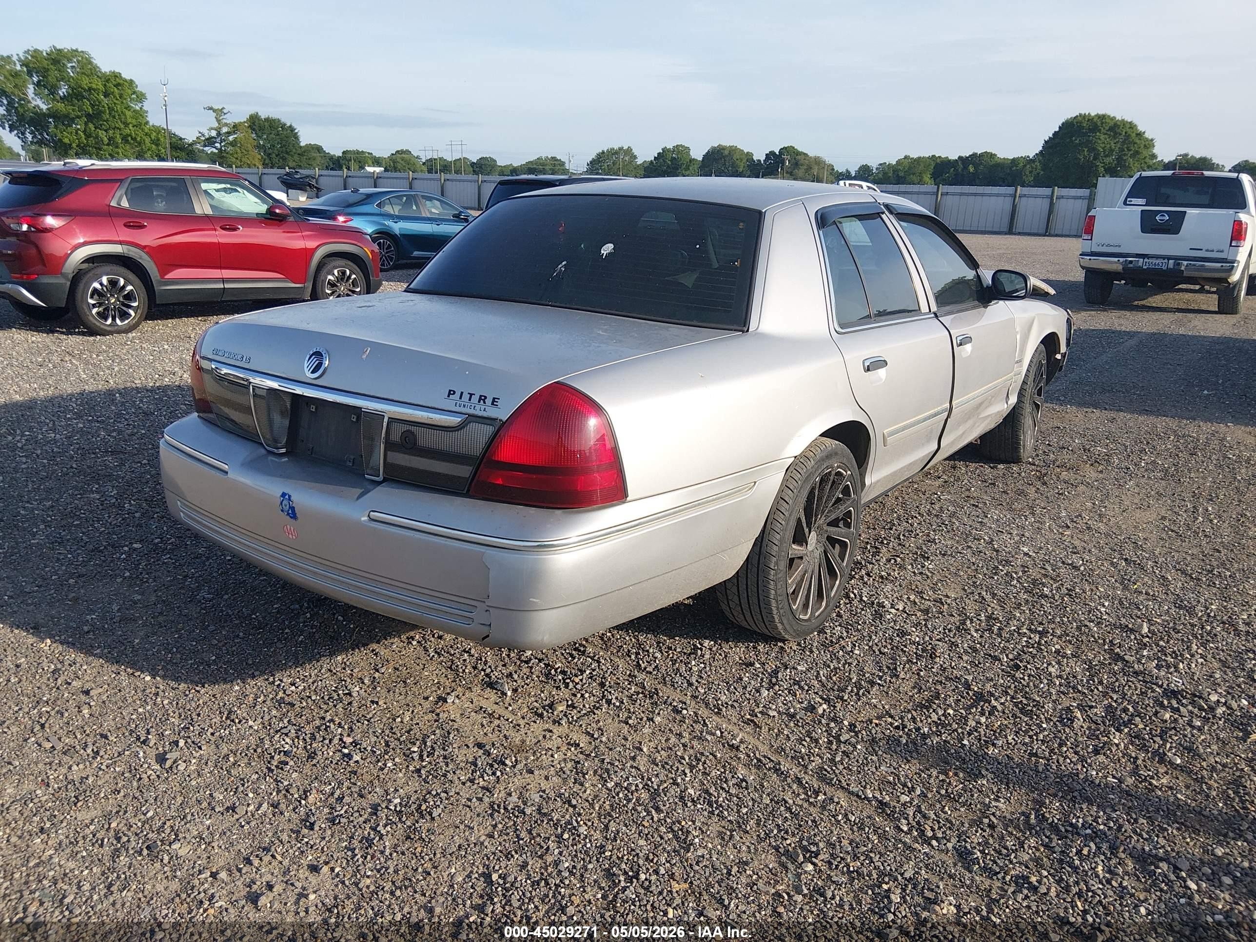 2010 Mercury Grand Marquis Ls (fleet Only) Silver vin: 2MEBM7FV7AX601013